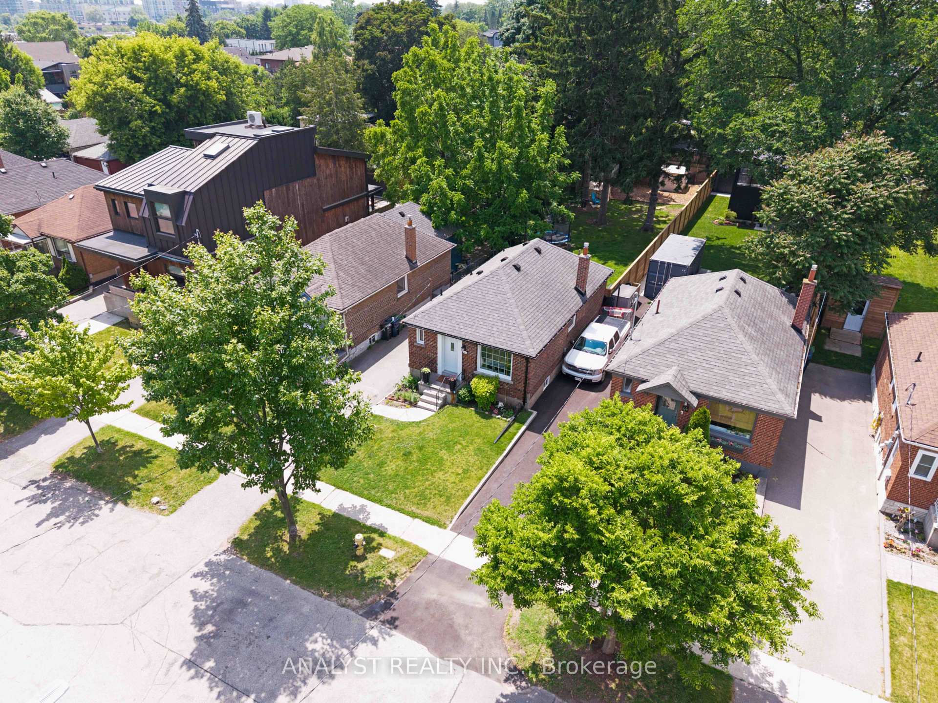 Photo 19 of 42 Smithfield Drive, Etobicoke, Stonegate-Queensway — HOMEH