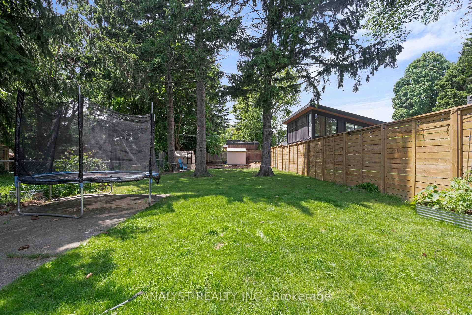 Photo 20 of 42 Smithfield Drive, Etobicoke, Stonegate-Queensway — HOMEH