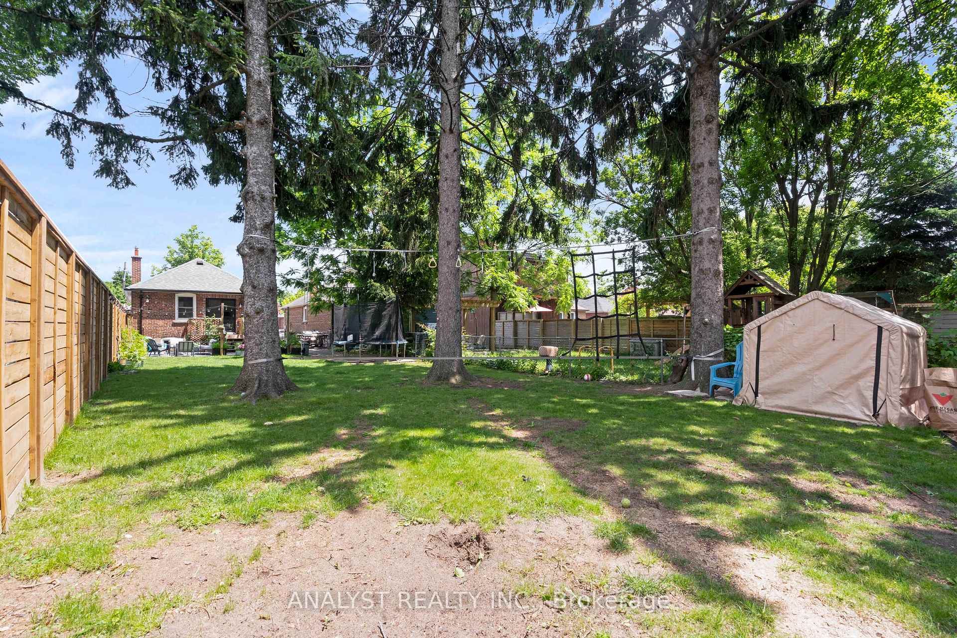 Photo 22 of 42 Smithfield Drive, Etobicoke, Stonegate-Queensway — HOMEH