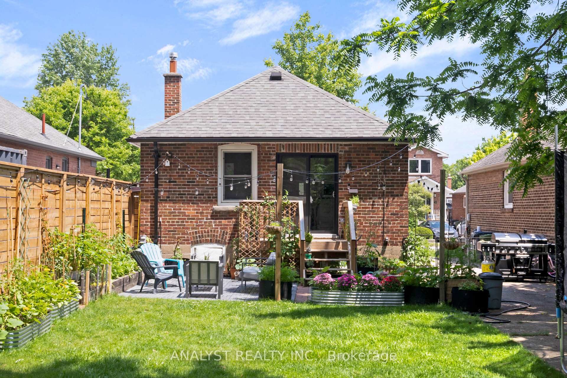 Photo 24 of 42 Smithfield Drive, Etobicoke, Stonegate-Queensway — HOMEH