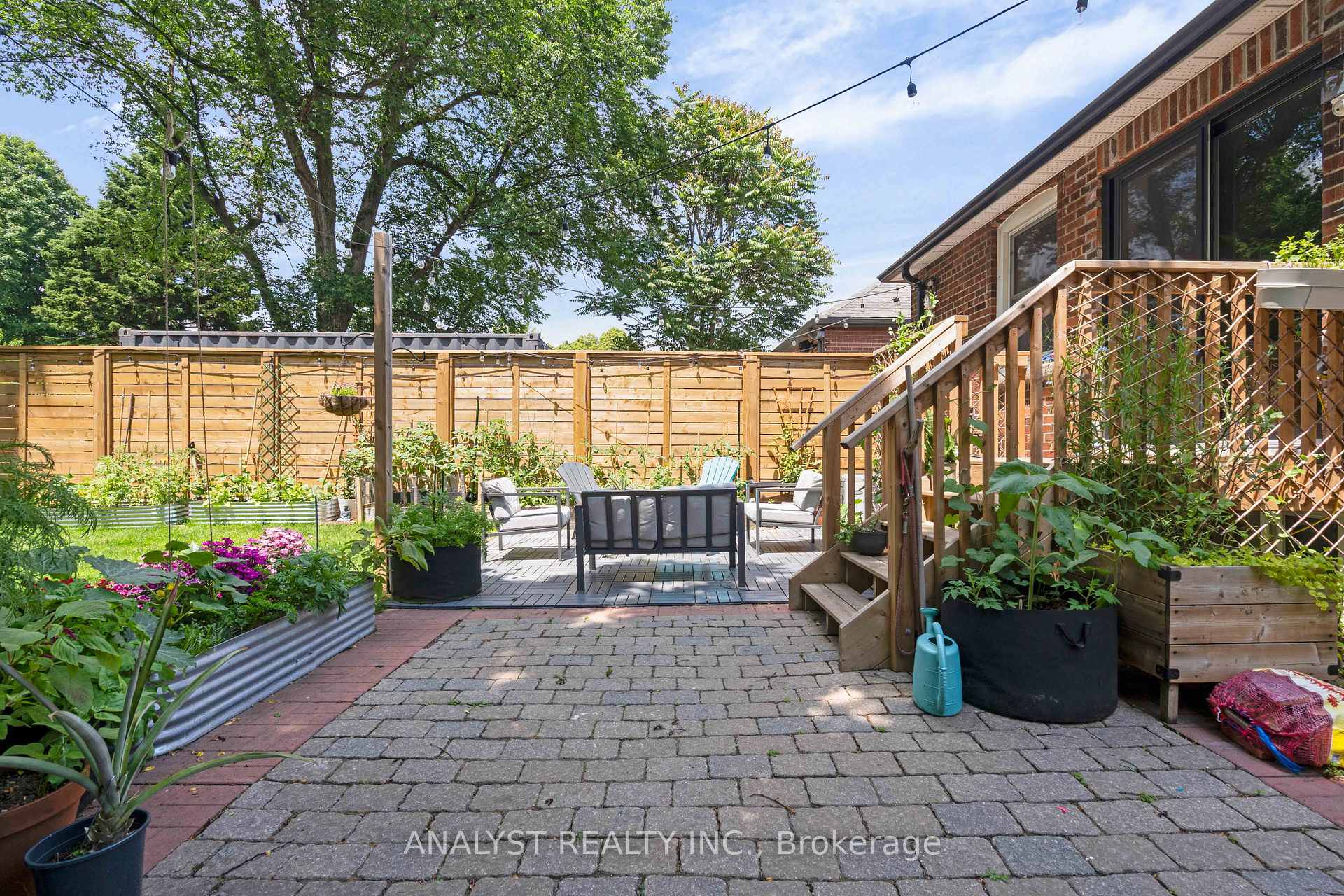Photo 25 of 42 Smithfield Drive, Etobicoke, Stonegate-Queensway — HOMEH