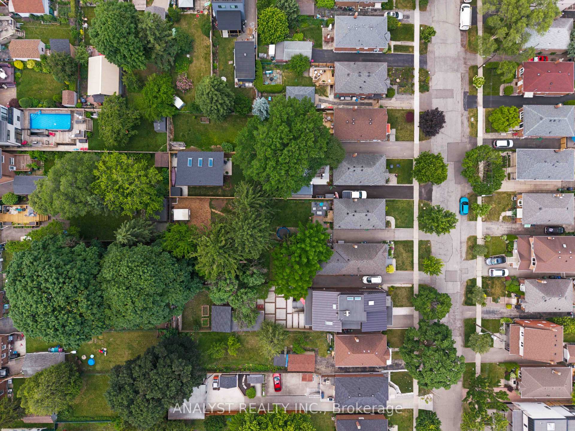 Photo 29 of 42 Smithfield Drive, Etobicoke, Stonegate-Queensway — HOMEH