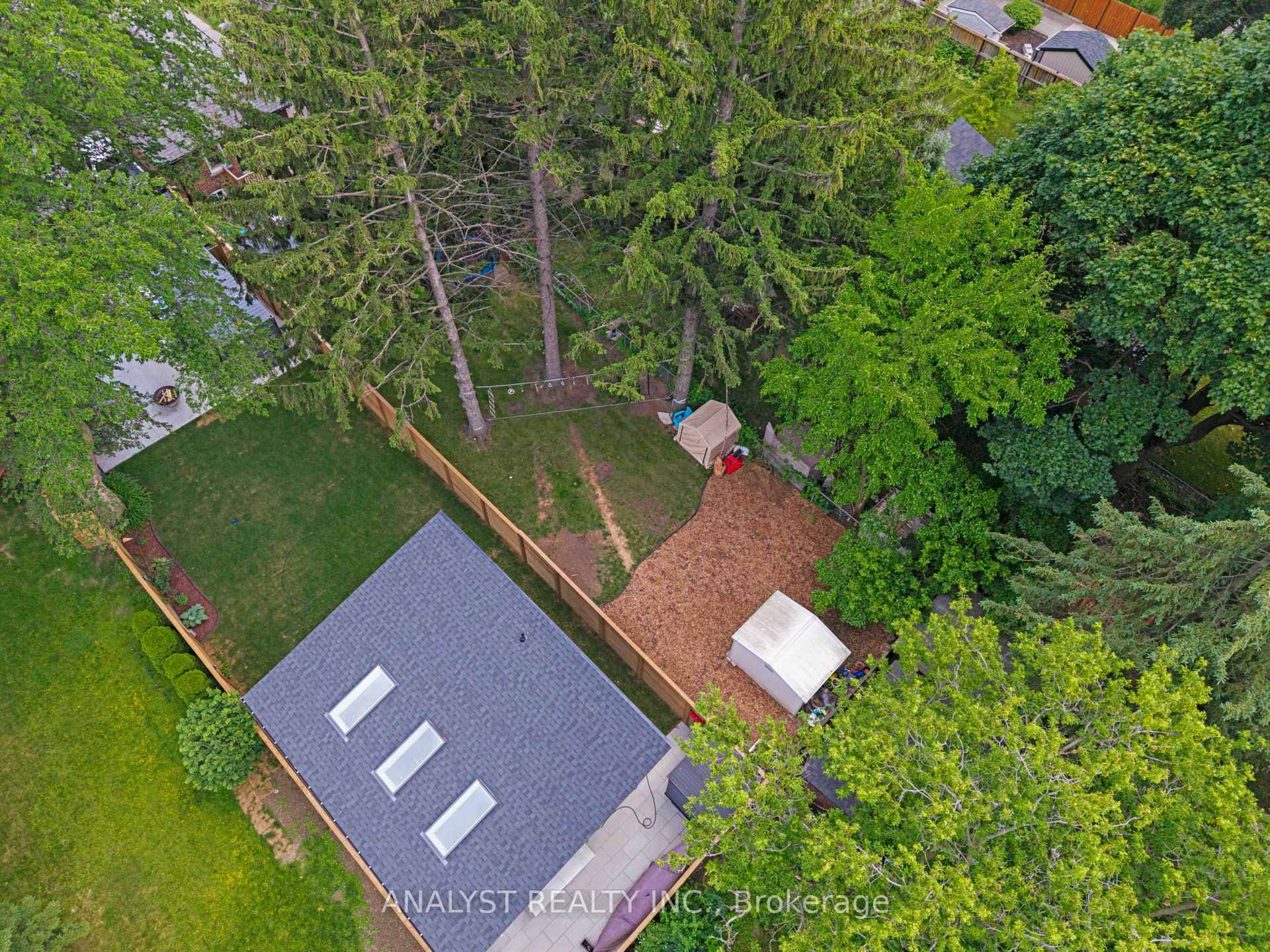 Photo 30 of 42 Smithfield Drive, Etobicoke, Stonegate-Queensway — HOMEH