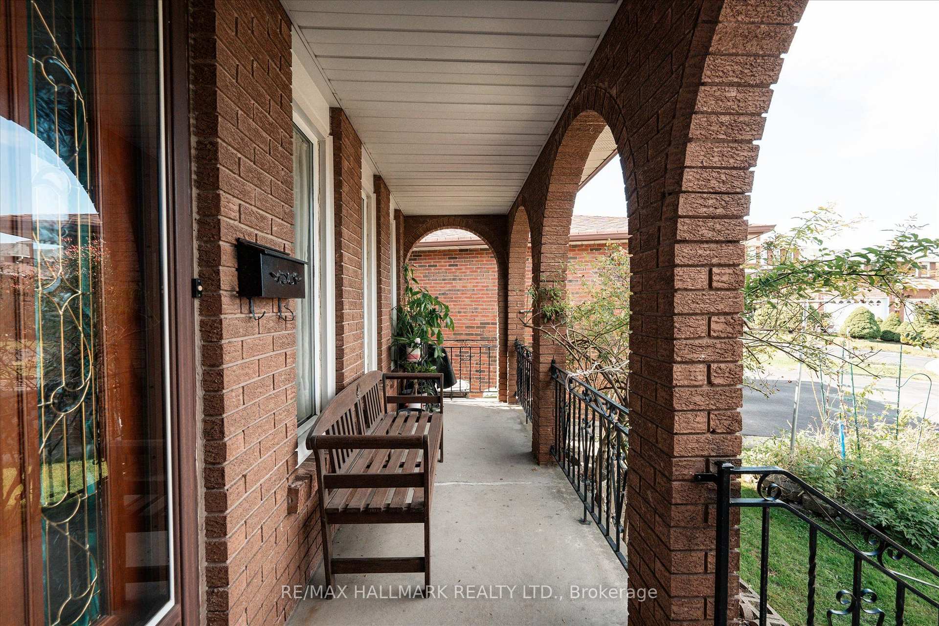 Photo 3 of 16 Ascolda Boulevard, Scarborough, Eglinton East — HOMEH