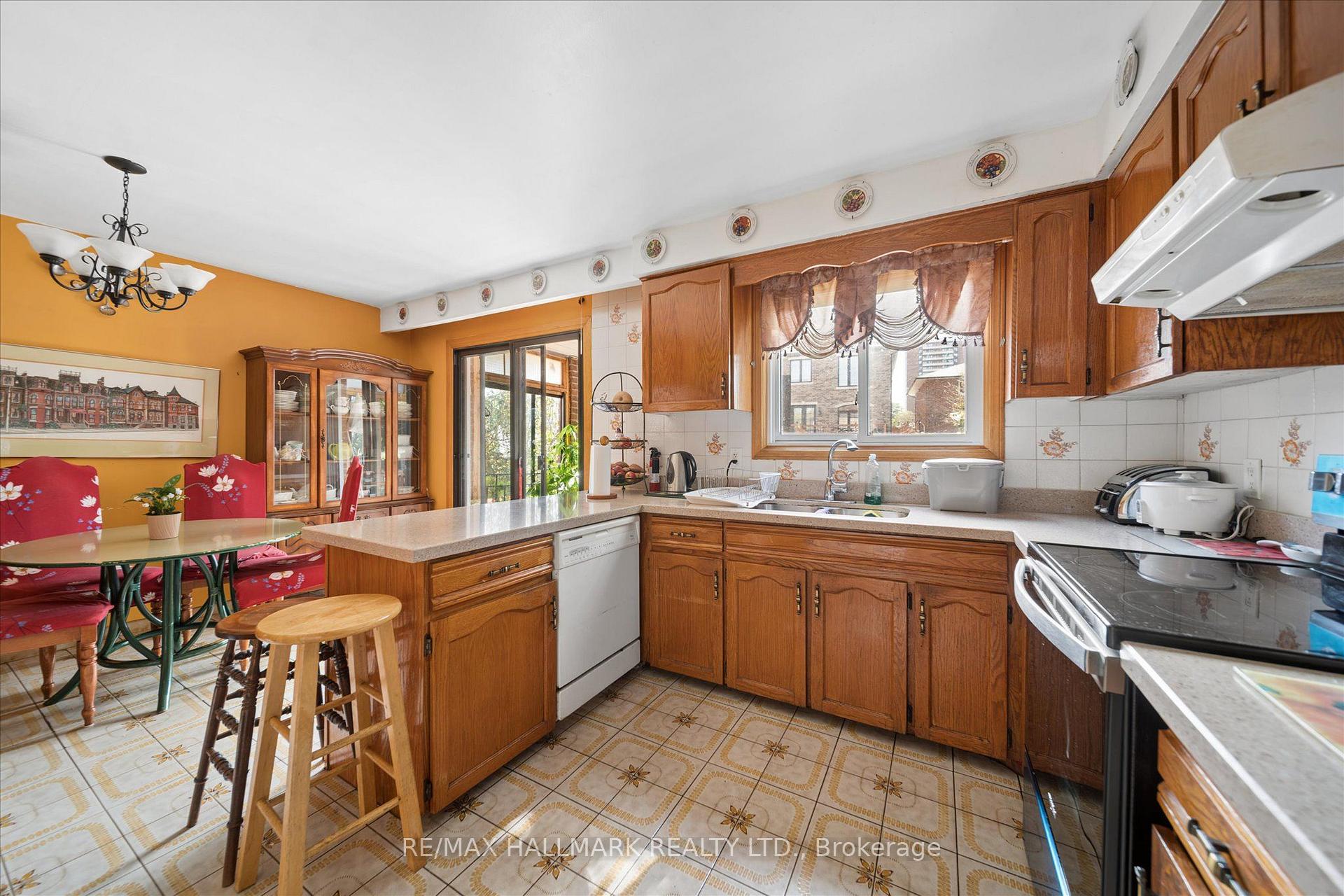 Photo 13 of 16 Ascolda Boulevard, Scarborough, Eglinton East — HOMEH