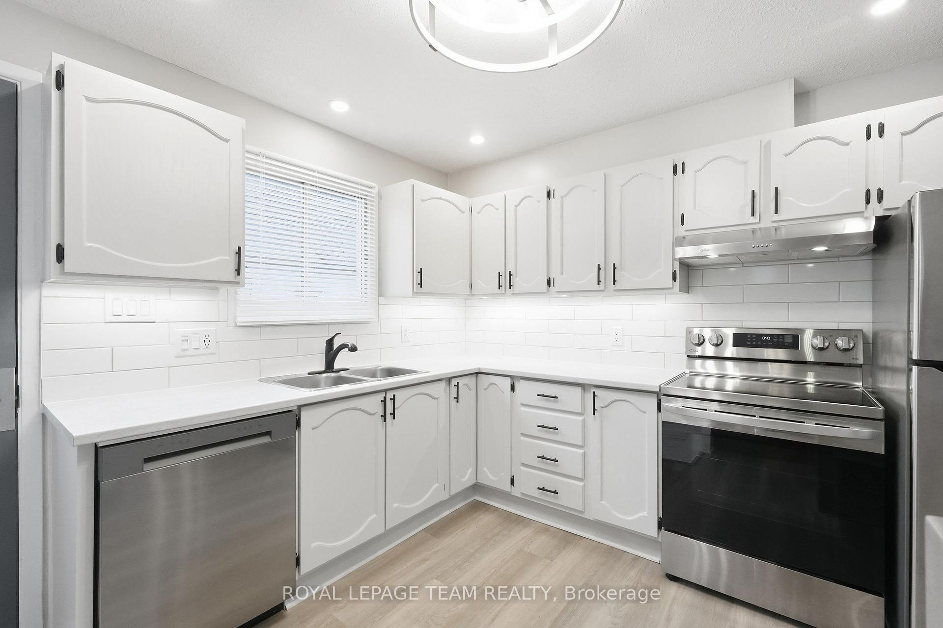 Photo 36 of 289 Montfort Street, Ottawa, Vanier — HOMEH
