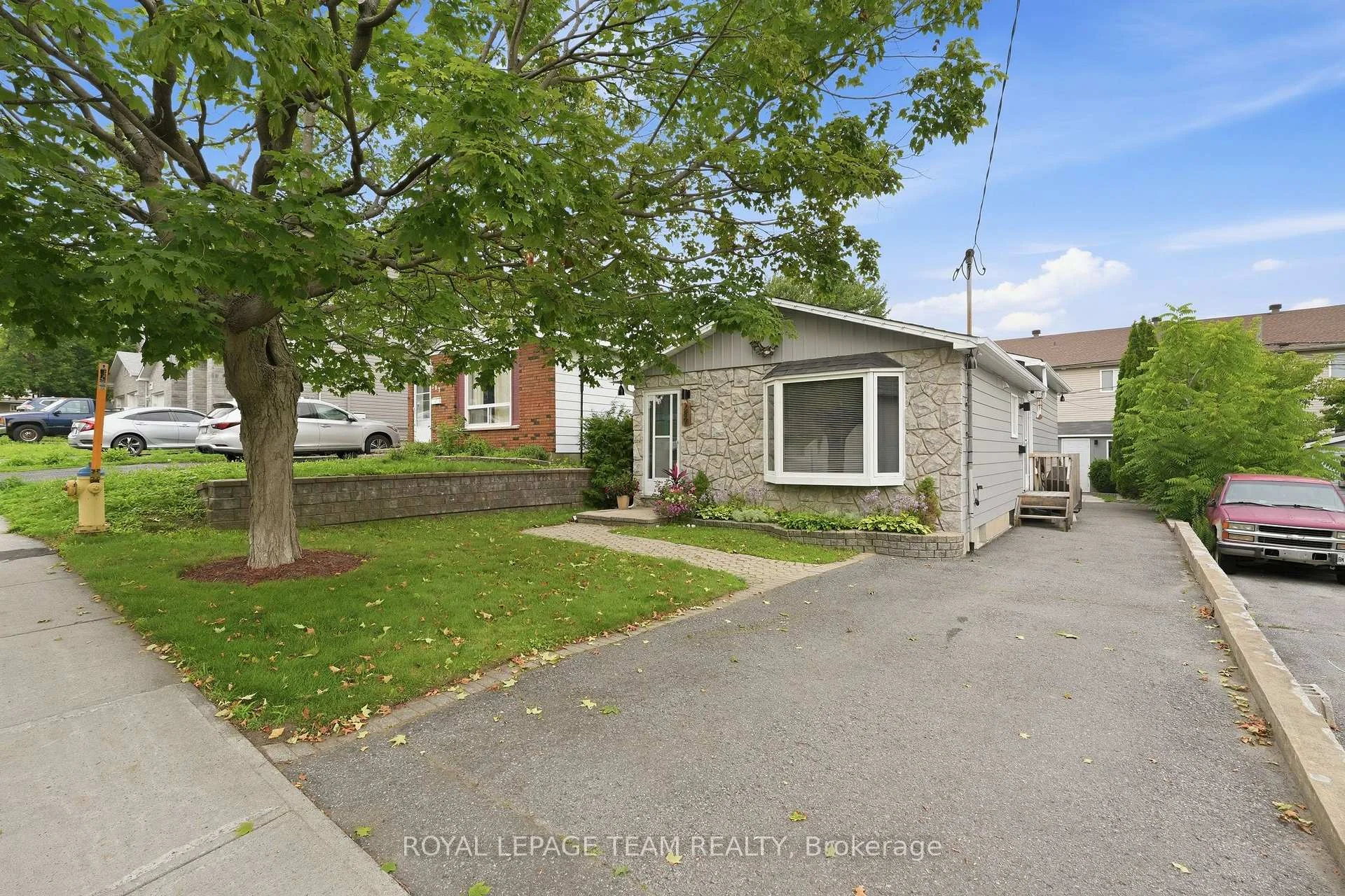 Photo 5 of 289 Montfort Street, Ottawa, Vanier — HOMEH
