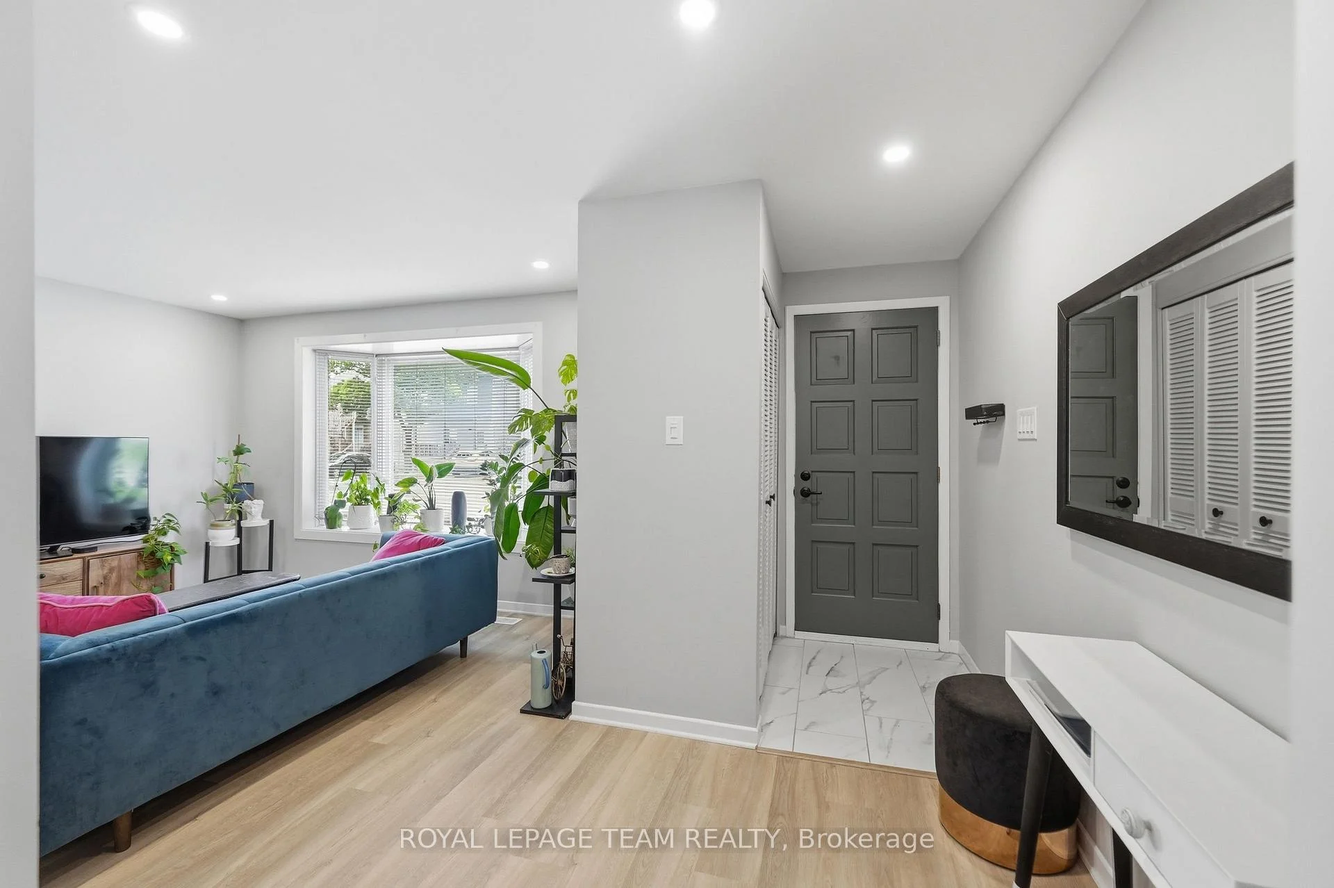 Photo 13 of 289 Montfort Street, Ottawa, Vanier — HOMEH