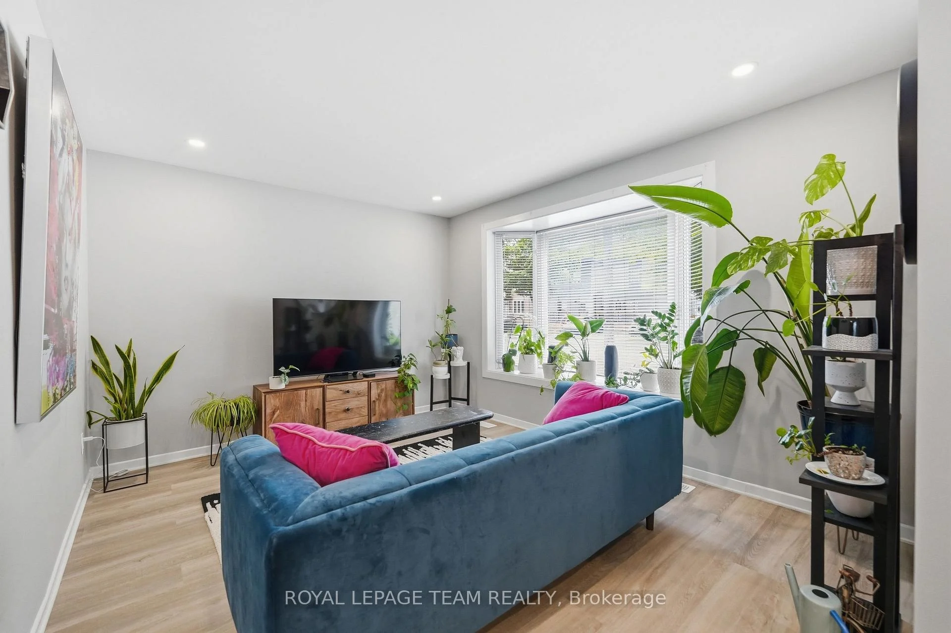 Photo 15 of 289 Montfort Street, Ottawa, Vanier — HOMEH