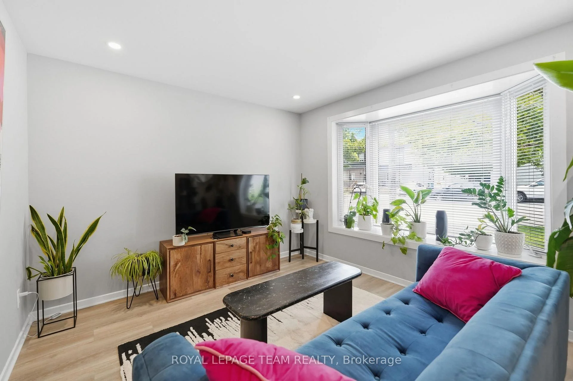 Photo 17 of 289 Montfort Street, Ottawa, Vanier — HOMEH