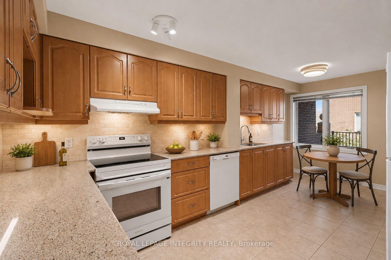 Photo 8 of Unit 26, 403 Stratas Circuit, Ottawa, Kanata - Katimavik — HOMEH