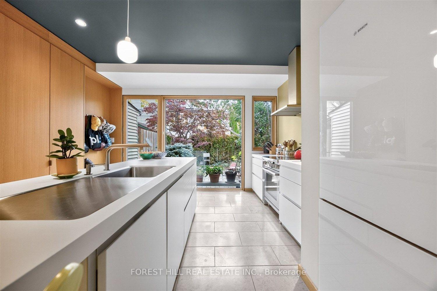 Photo 17 of 44 Russell Street, Toronto, University — HOMEH