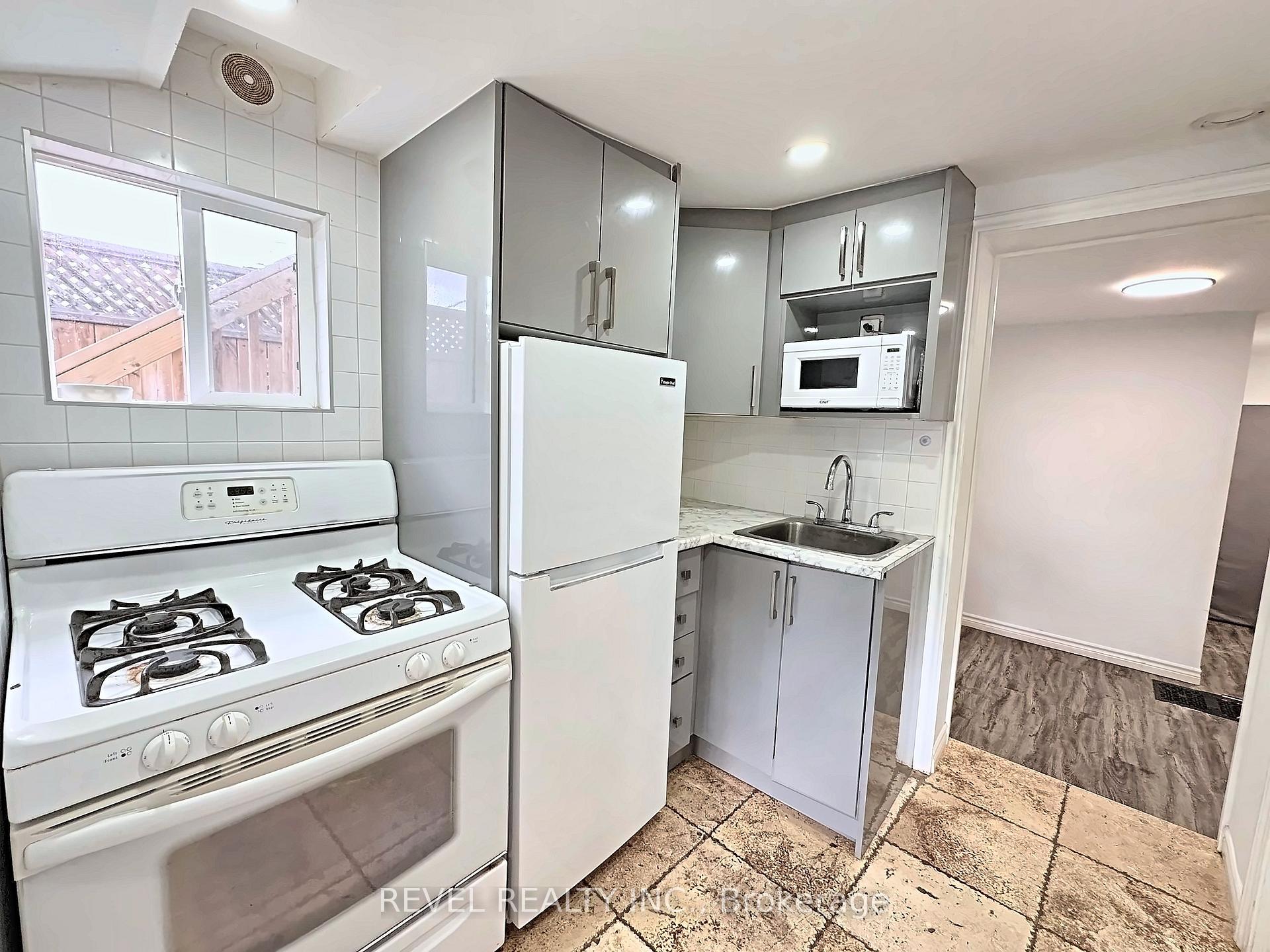 Photo 3 of Unit 2, 444 Westmount Avenue, Toronto, Oakwood Village — HOMEH