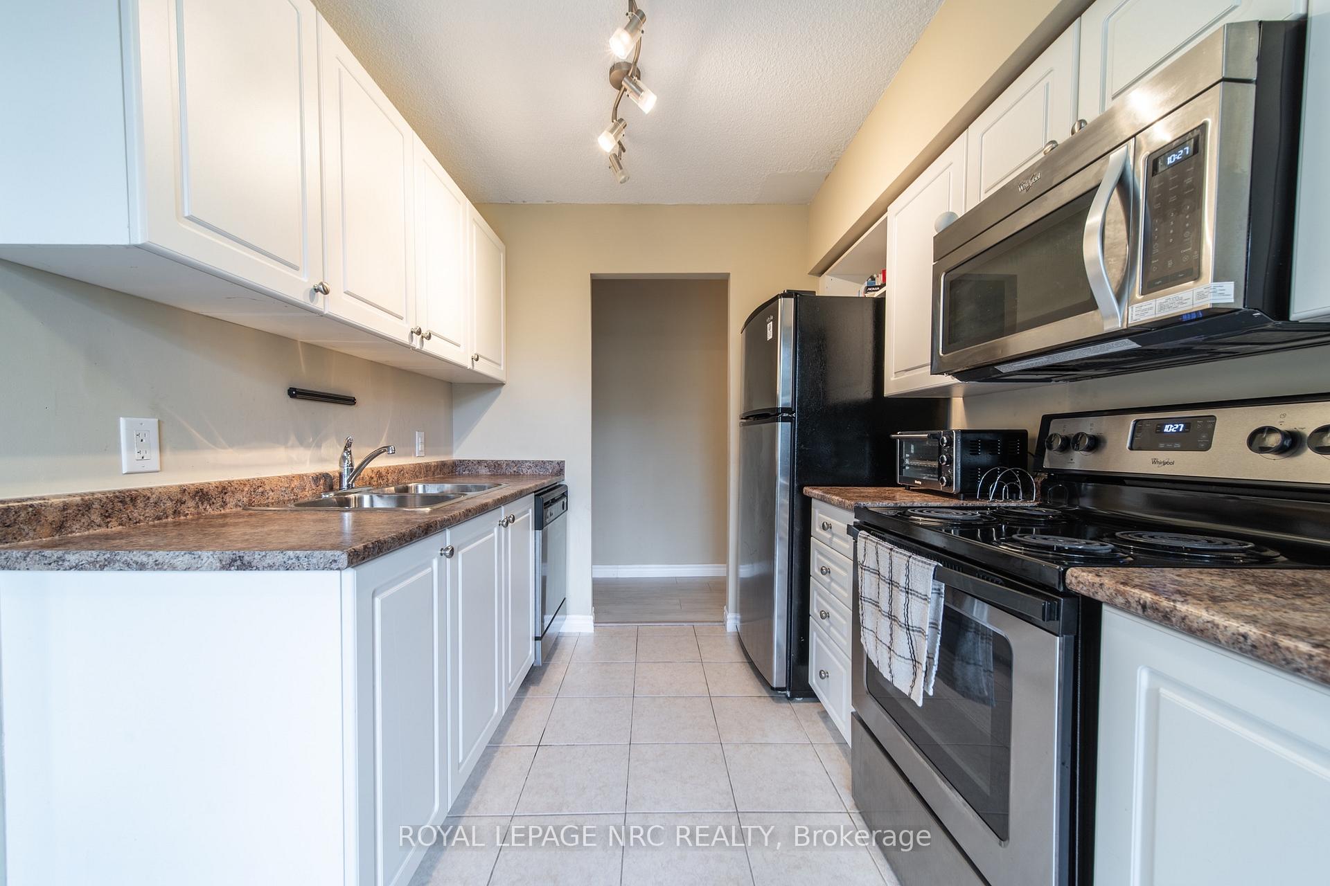 Photo 8 of Unit 301, 6400 Huggins Street, Niagara Falls, Stamford — HOMEH