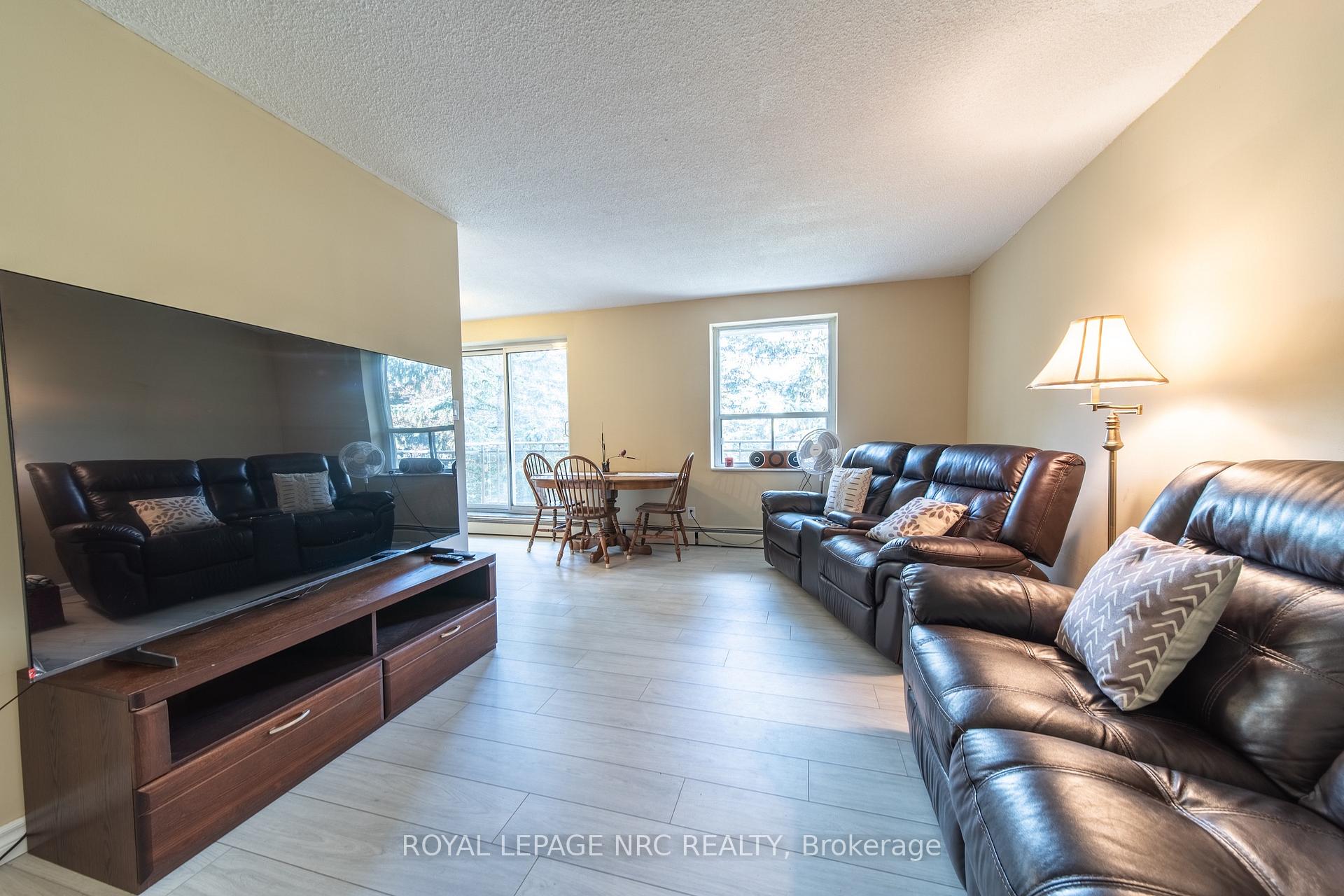 Photo 10 of Unit 301, 6400 Huggins Street, Niagara Falls, Stamford — HOMEH