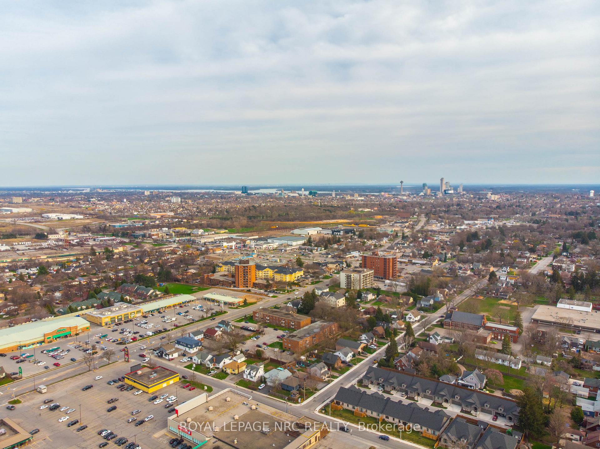 Photo 32 of Unit 301, 6400 Huggins Street, Niagara Falls, Stamford — HOMEH