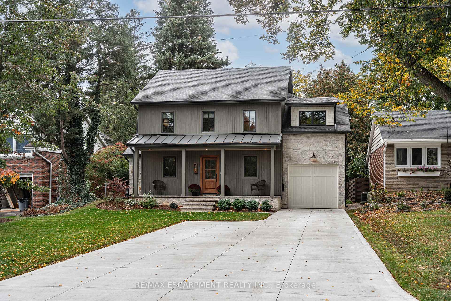 Photo 2 of 890 Forest Glen Avenue, Burlington, LaSalle — HOMEH