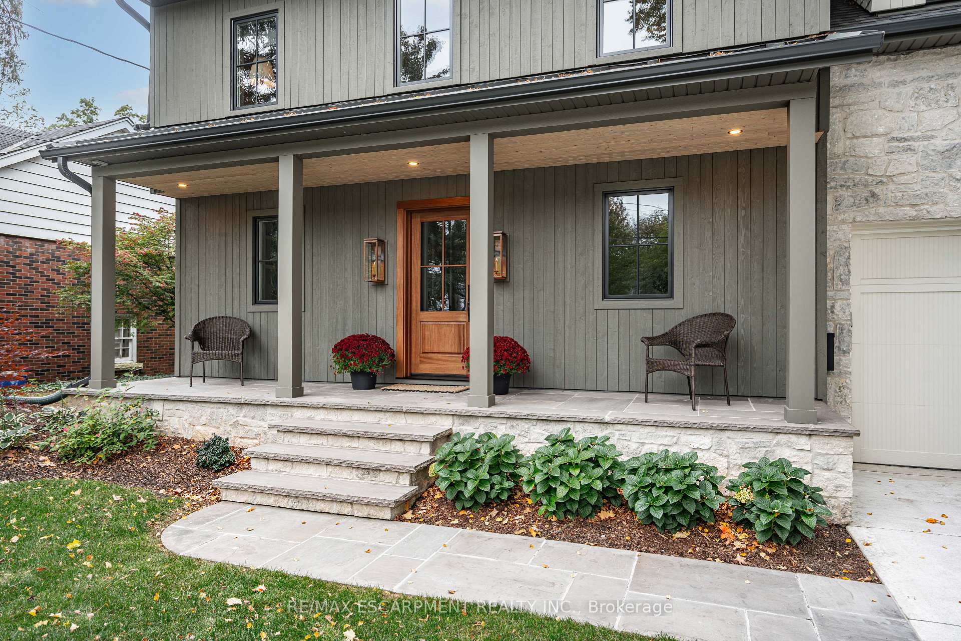 Photo 3 of 890 Forest Glen Avenue, Burlington, LaSalle — HOMEH