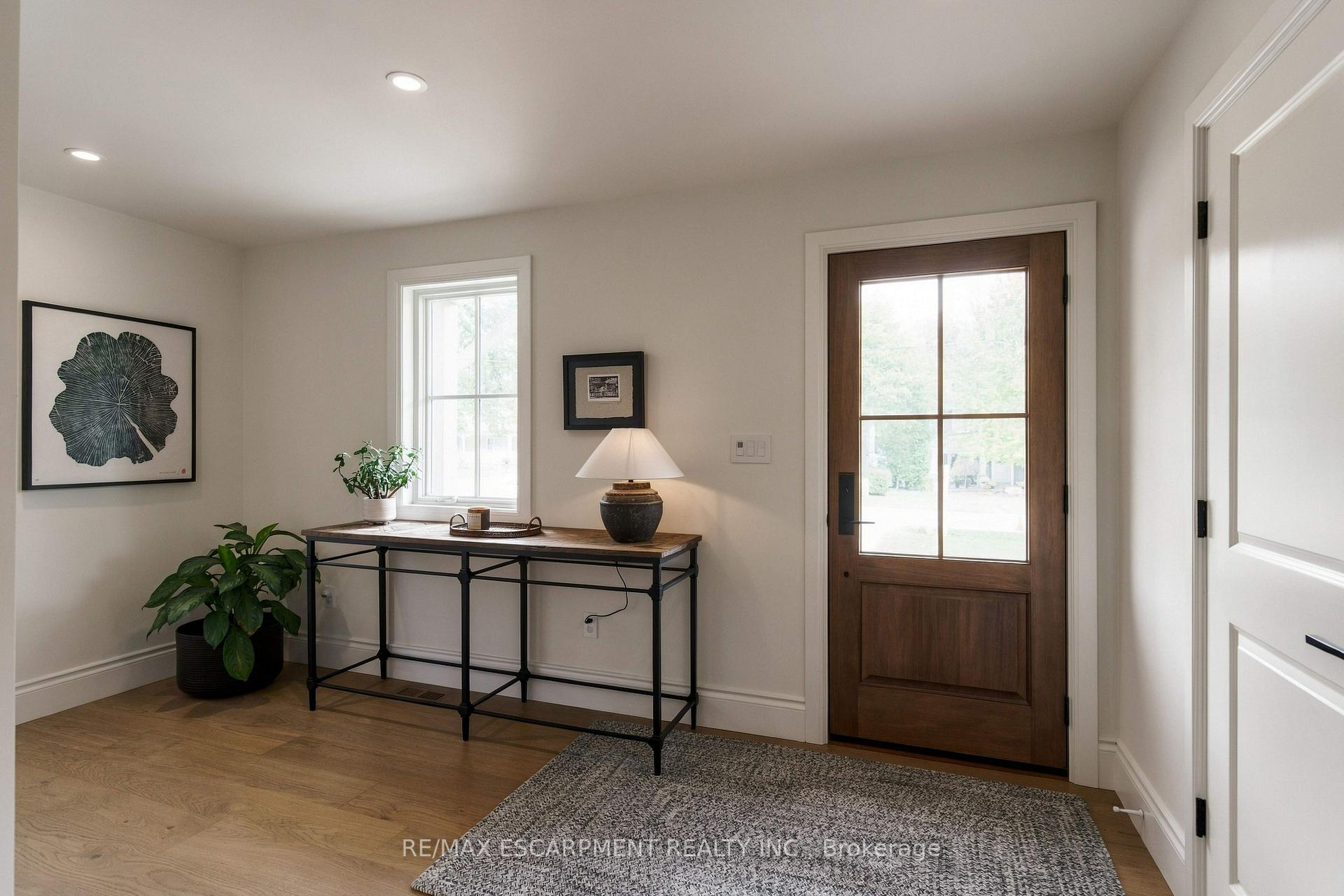 Photo 5 of 890 Forest Glen Avenue, Burlington, LaSalle — HOMEH