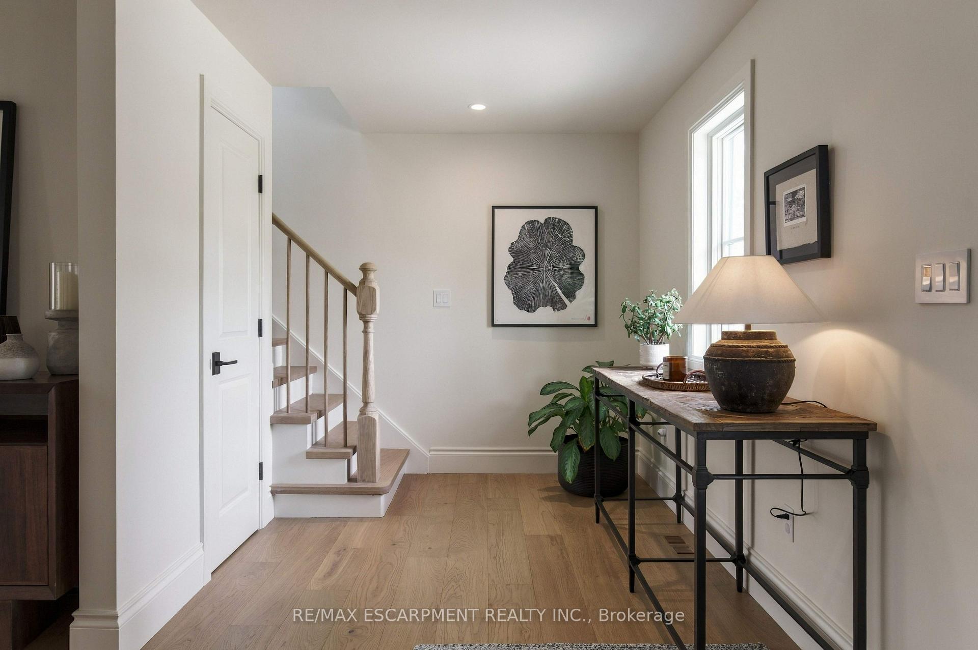 Photo 6 of 890 Forest Glen Avenue, Burlington, LaSalle — HOMEH