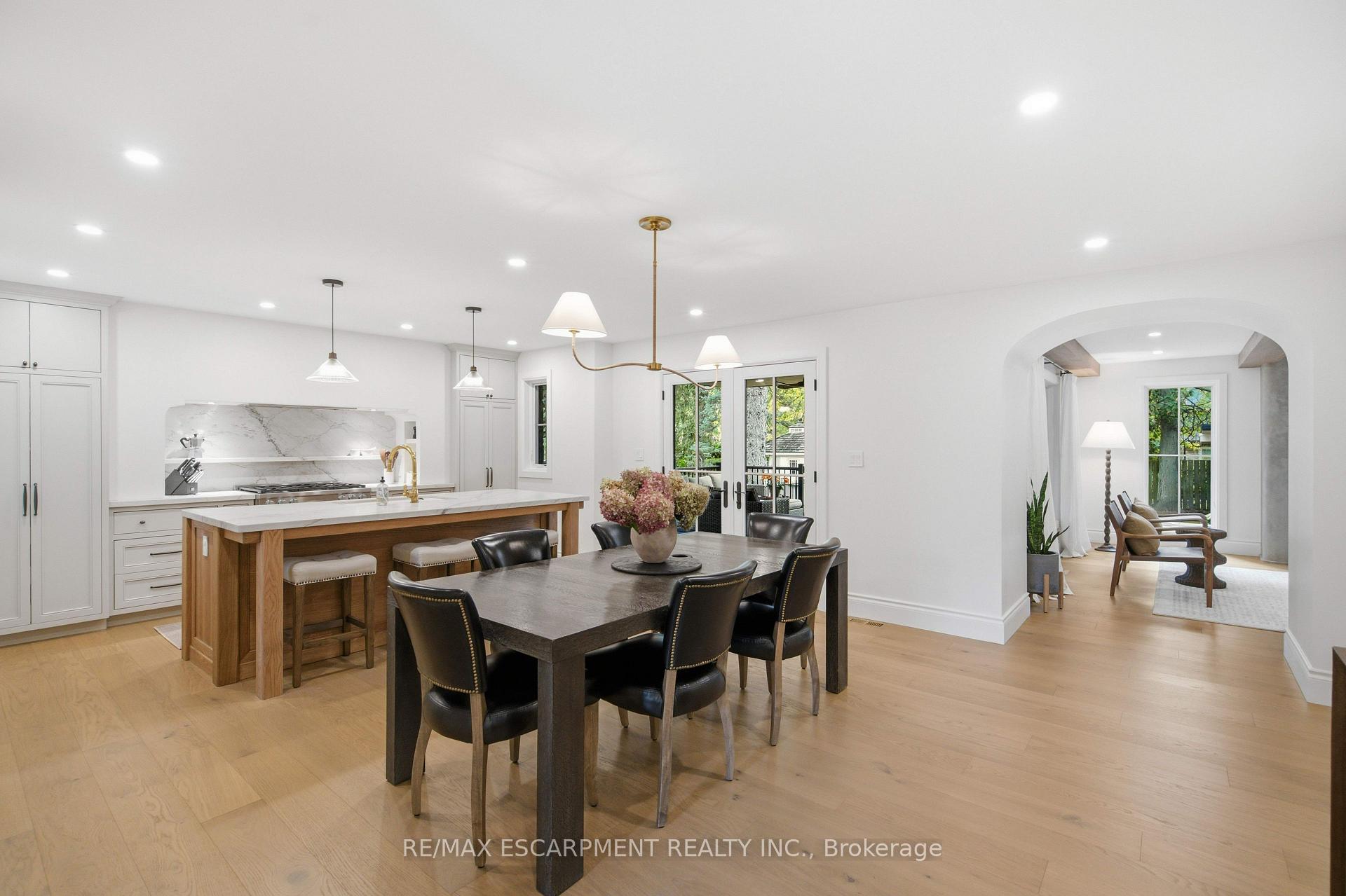 Photo 7 of 890 Forest Glen Avenue, Burlington, LaSalle — HOMEH