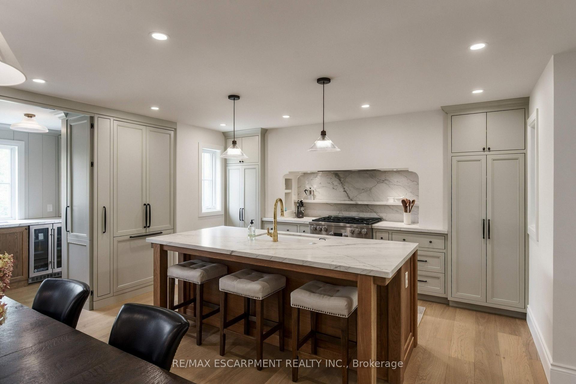 Photo 9 of 890 Forest Glen Avenue, Burlington, LaSalle — HOMEH