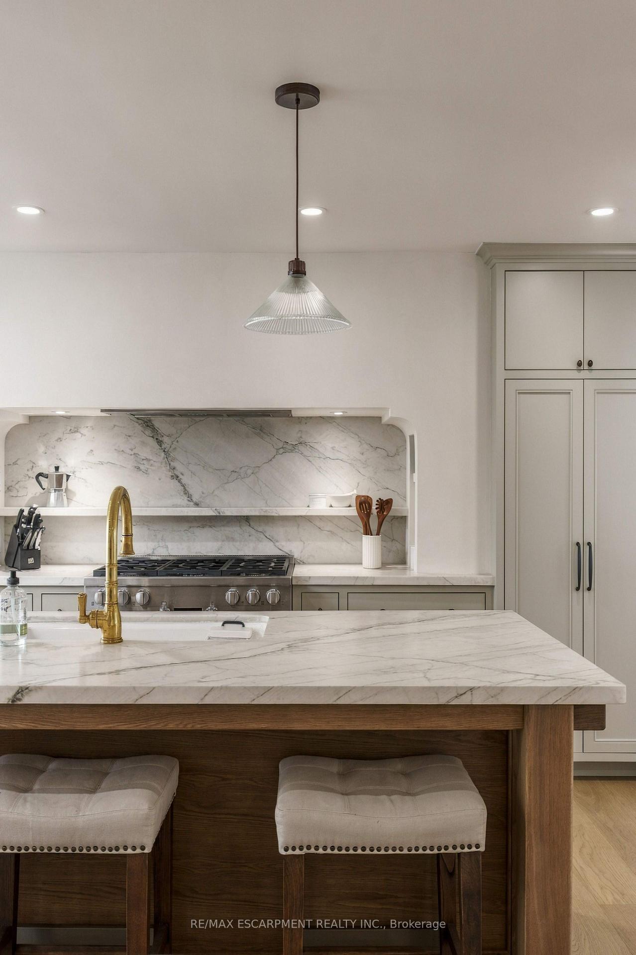 Photo 10 of 890 Forest Glen Avenue, Burlington, LaSalle — HOMEH