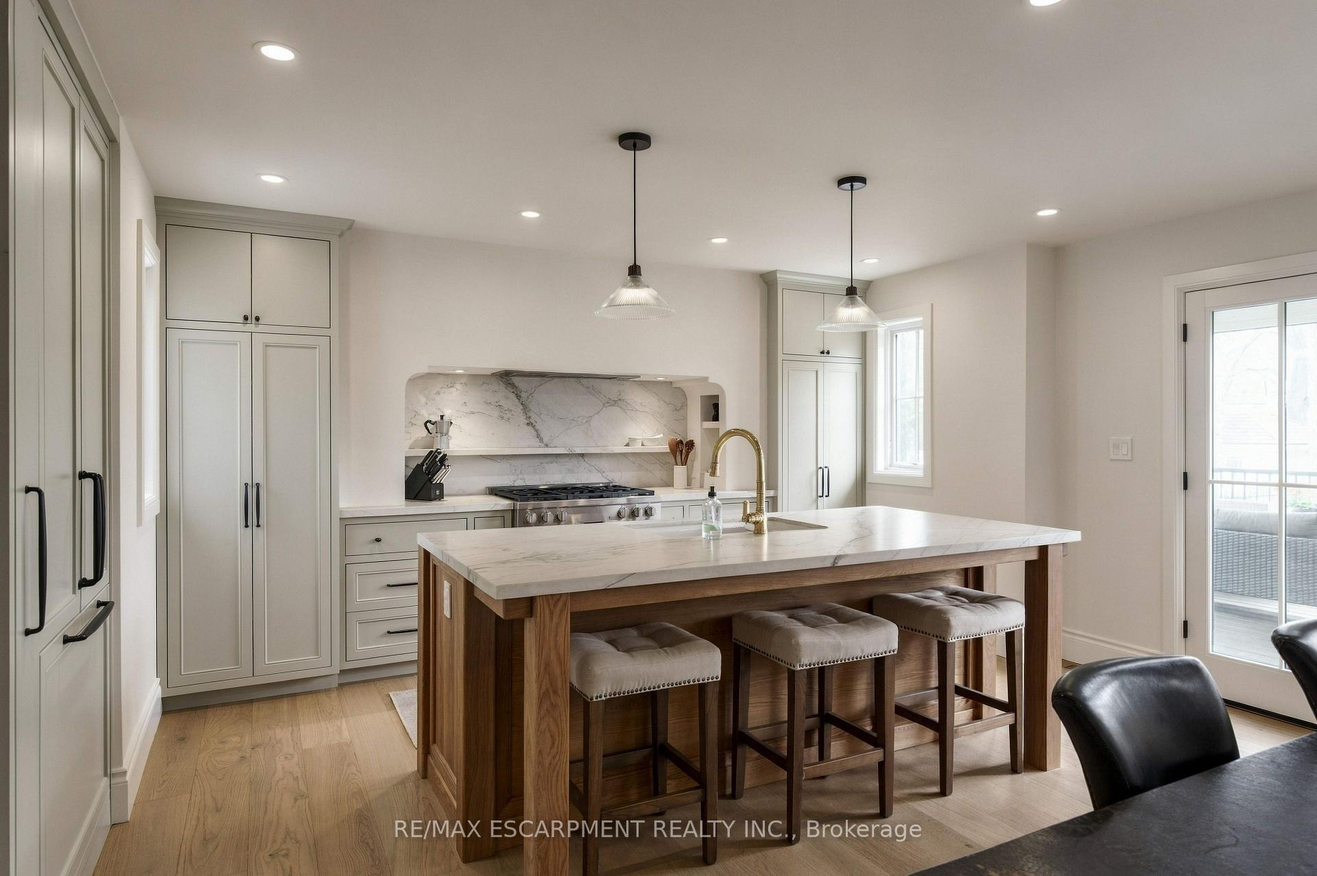 Photo 12 of 890 Forest Glen Avenue, Burlington, LaSalle — HOMEH