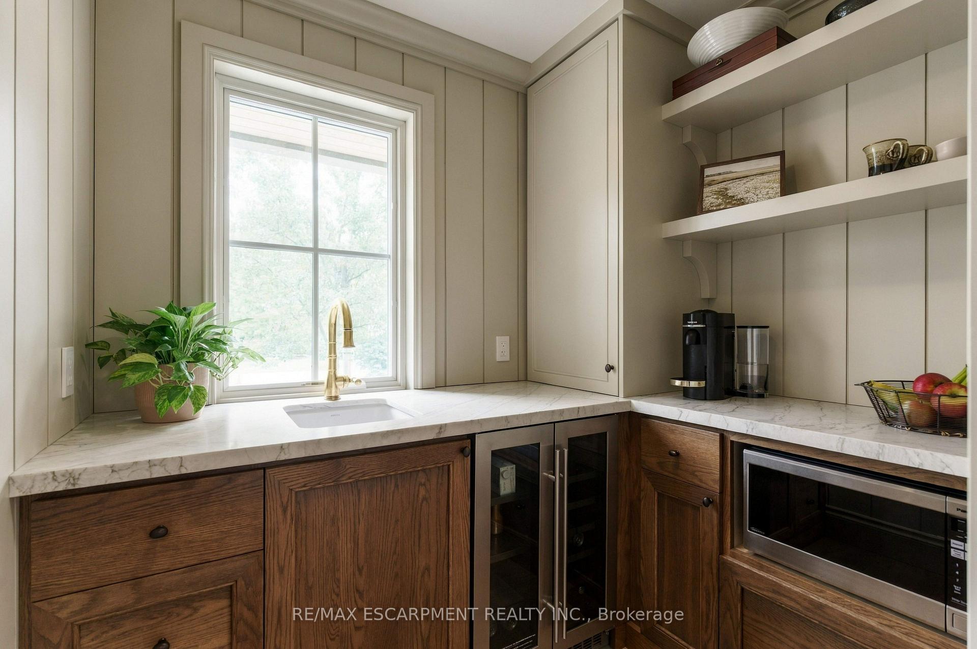 Photo 15 of 890 Forest Glen Avenue, Burlington, LaSalle — HOMEH