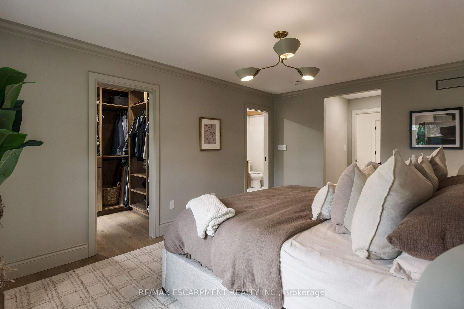 Photo 23 of 890 Forest Glen Avenue, Burlington, LaSalle — HOMEH
