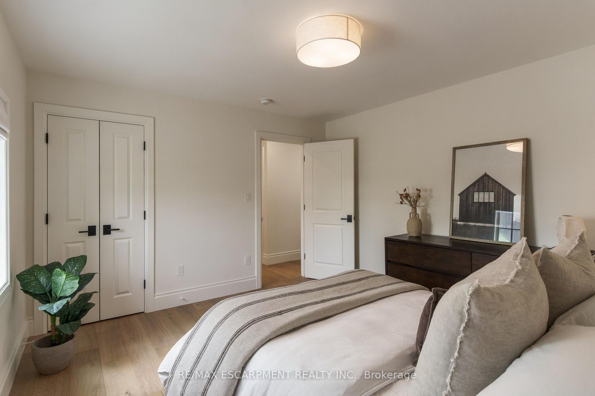 Photo 30 of 890 Forest Glen Avenue, Burlington, LaSalle — HOMEH