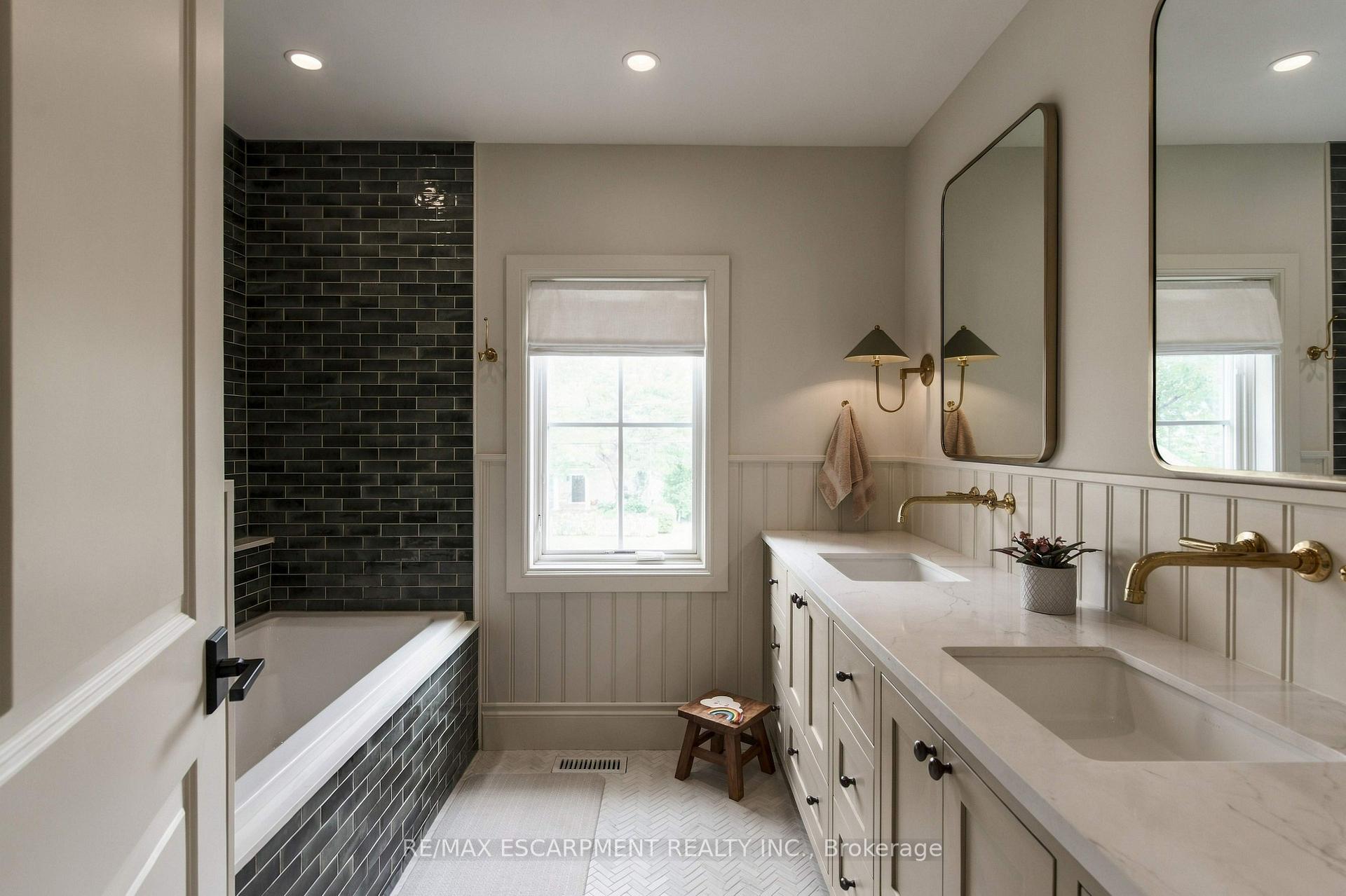 Photo 34 of 890 Forest Glen Avenue, Burlington, LaSalle — HOMEH