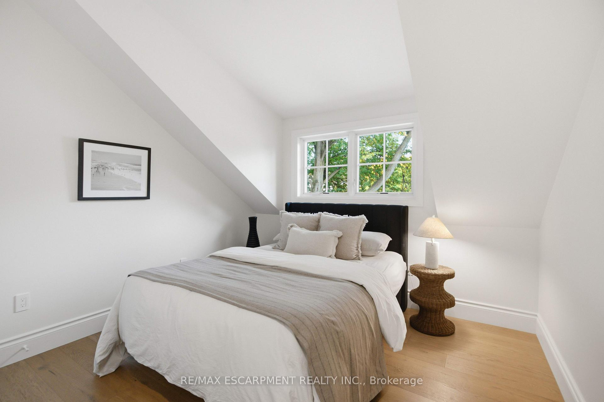 Photo 35 of 890 Forest Glen Avenue, Burlington, LaSalle — HOMEH
