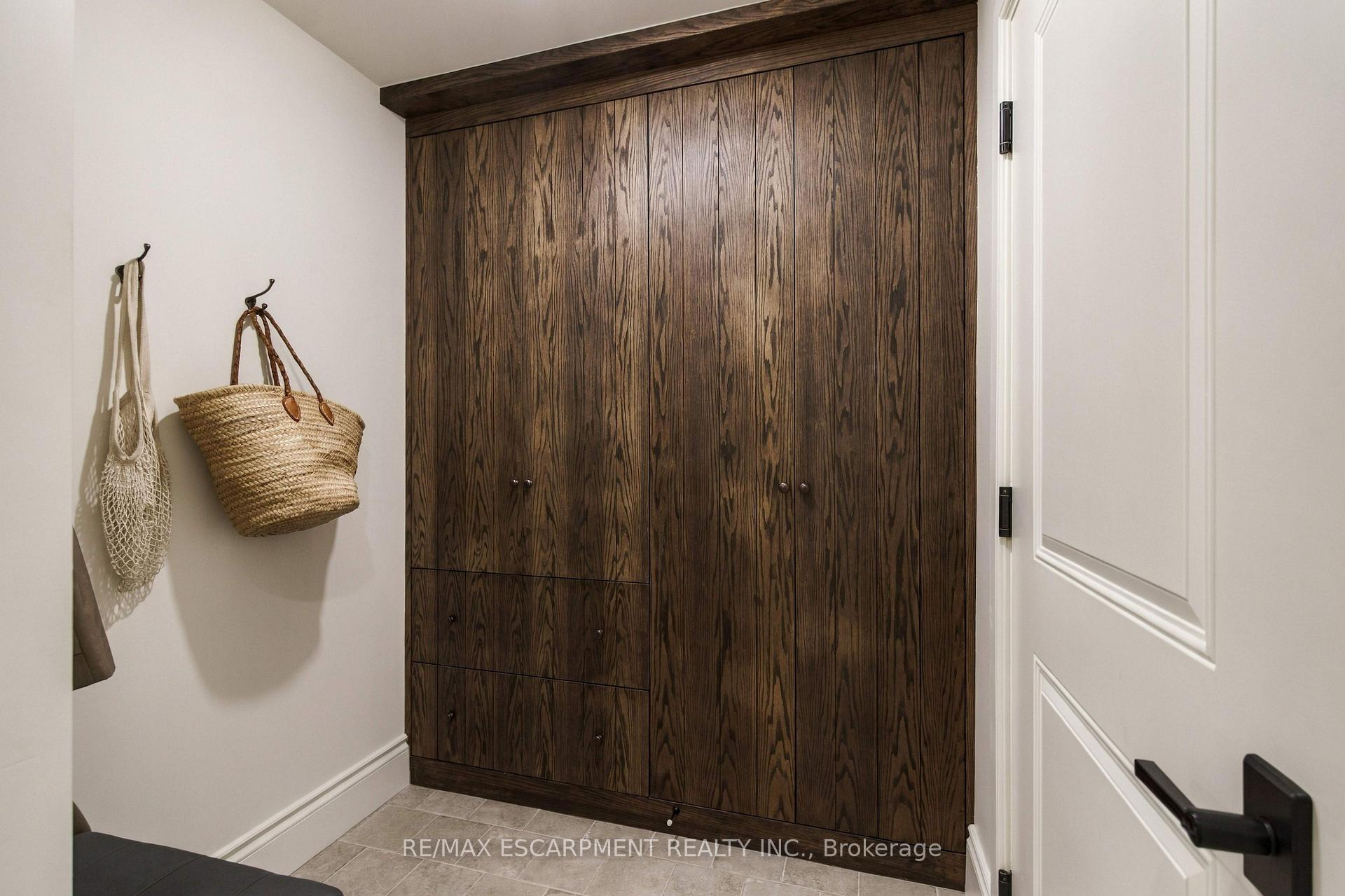 Photo 38 of 890 Forest Glen Avenue, Burlington, LaSalle — HOMEH