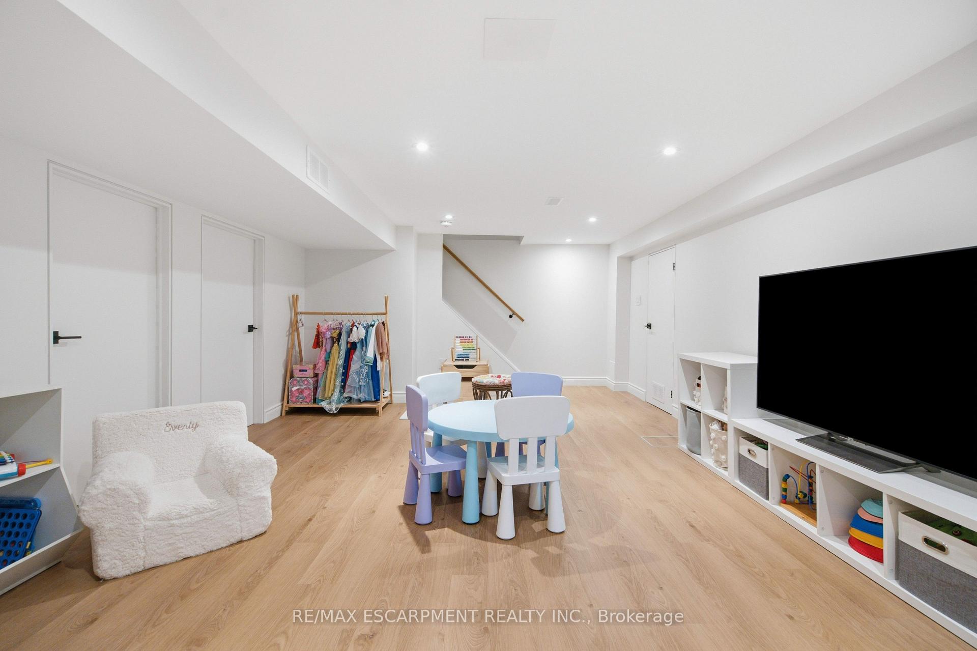 Photo 39 of 890 Forest Glen Avenue, Burlington, LaSalle — HOMEH