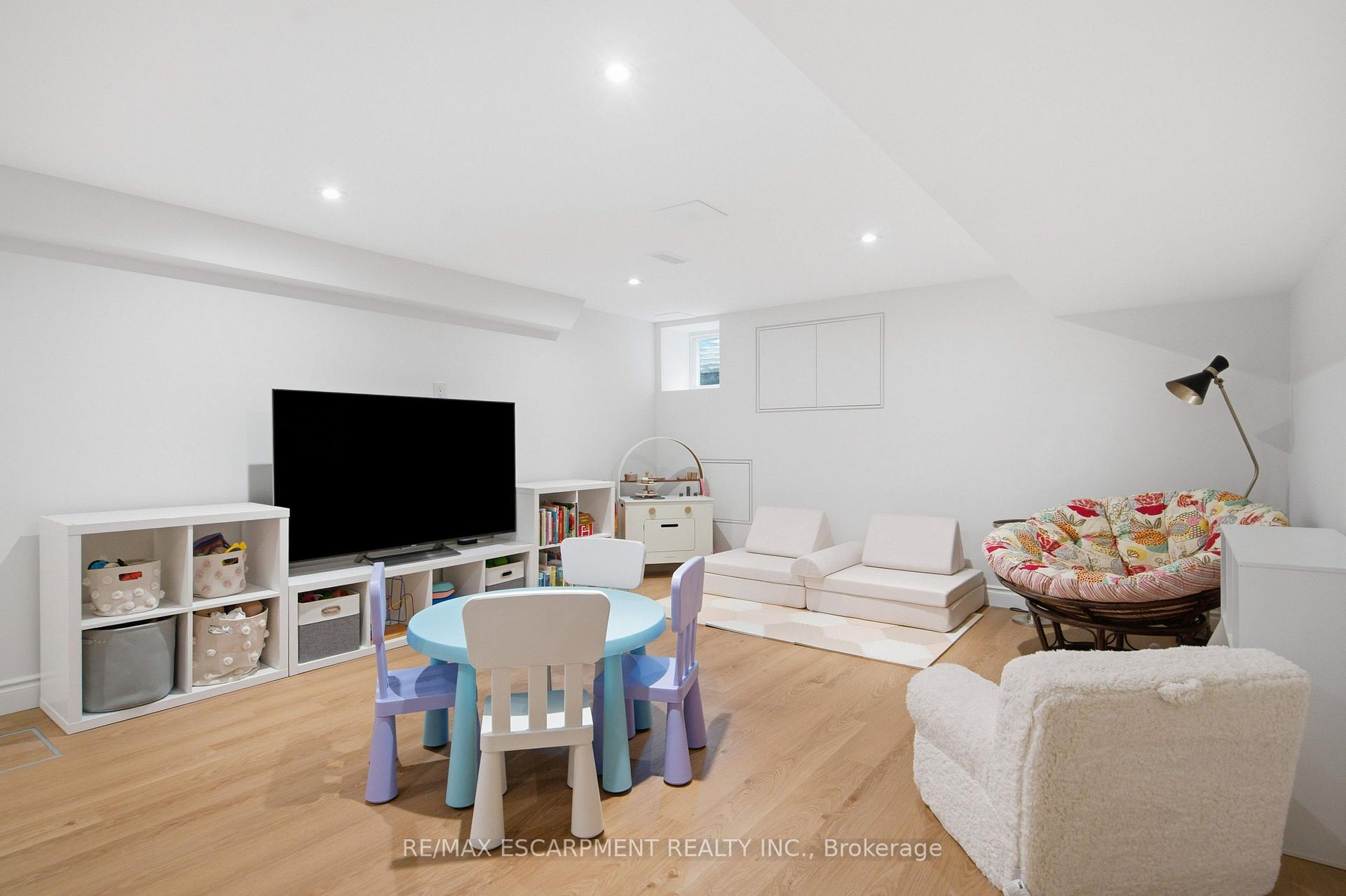 Photo 40 of 890 Forest Glen Avenue, Burlington, LaSalle — HOMEH
