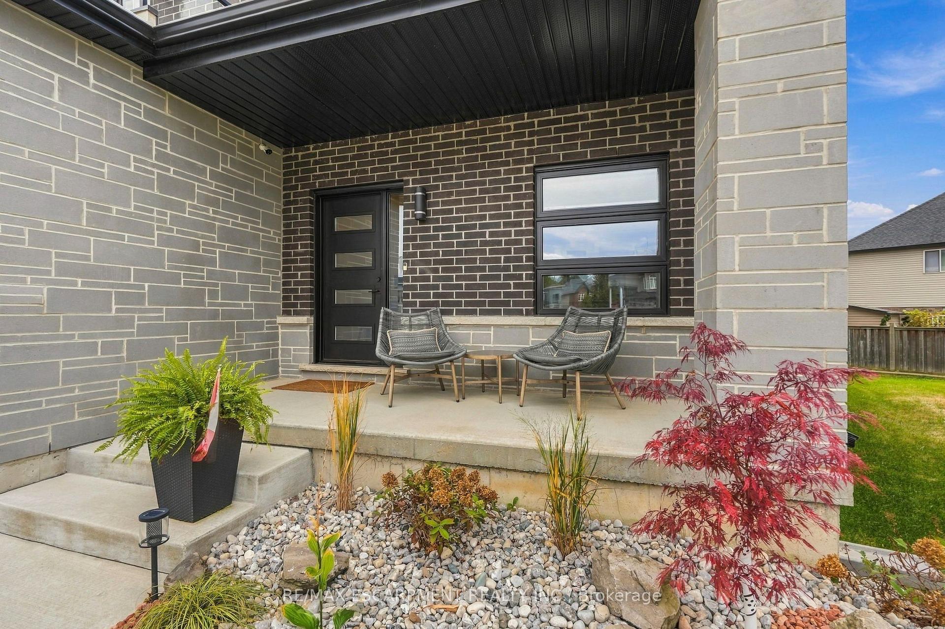 Photo 2 of 15 Saint Anthony Place, Hamilton, Fessenden — HOMEH