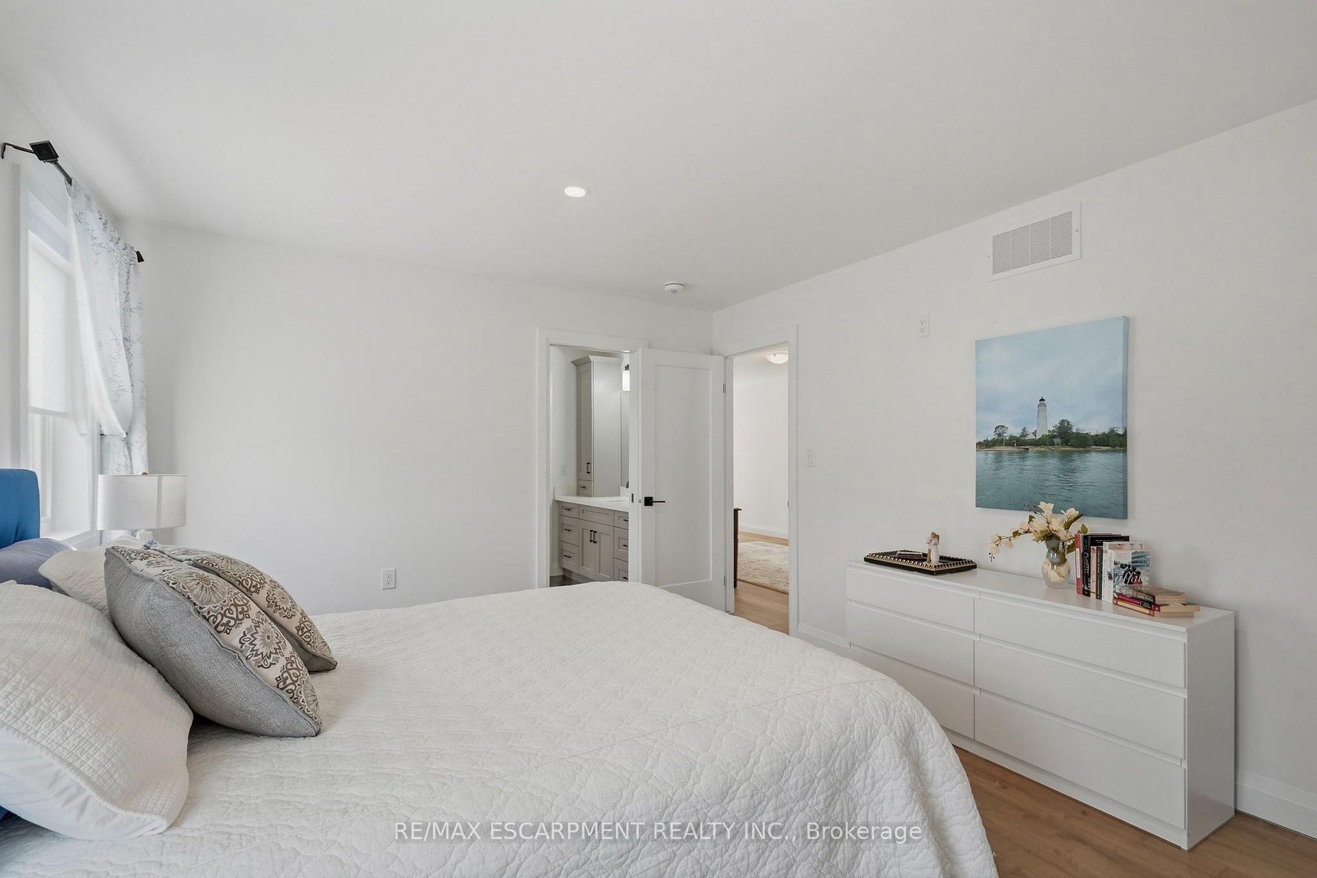 Photo 32 of 15 Saint Anthony Place, Hamilton, Fessenden — HOMEH