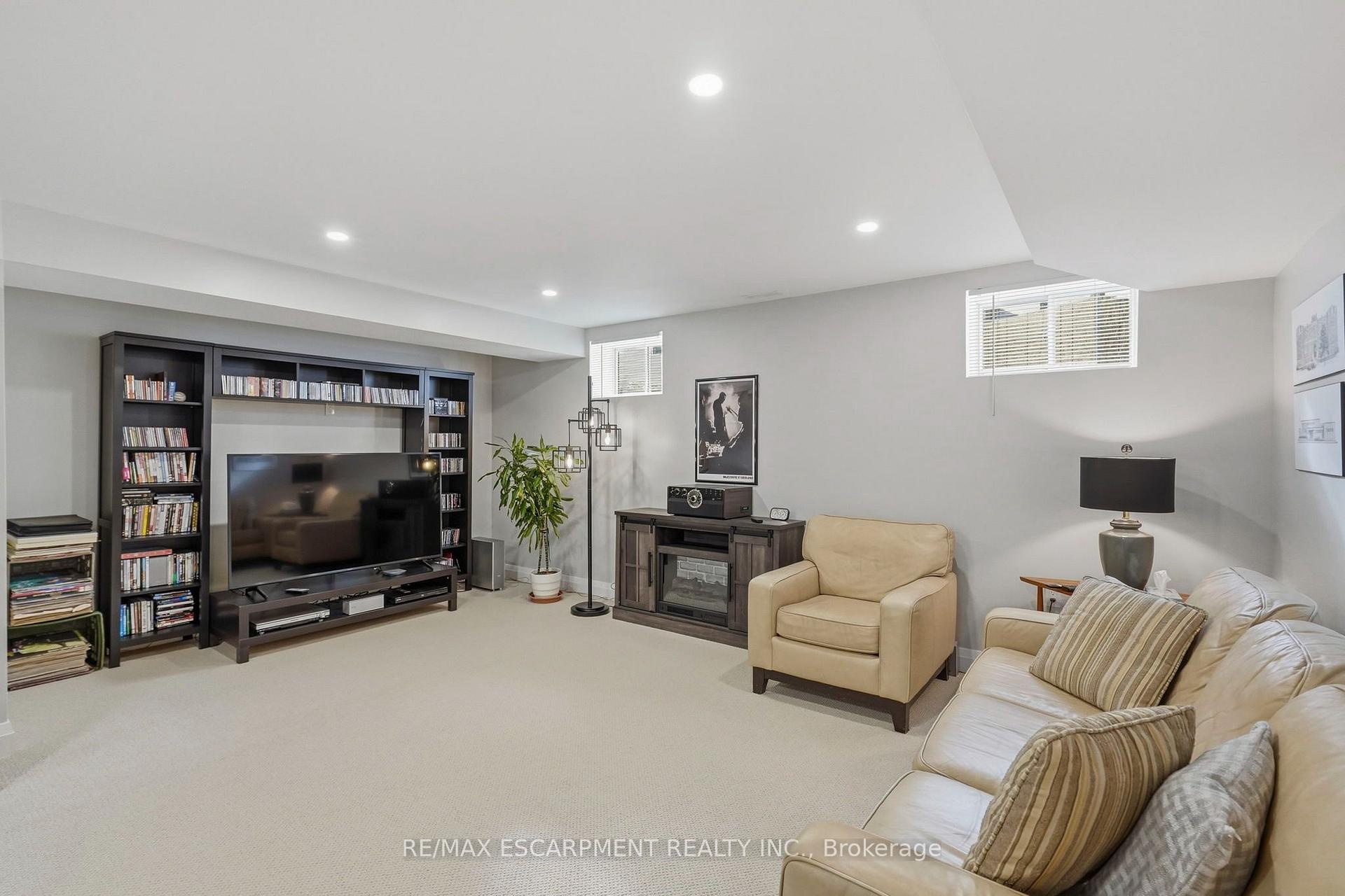 Photo 38 of 15 Saint Anthony Place, Hamilton, Fessenden — HOMEH