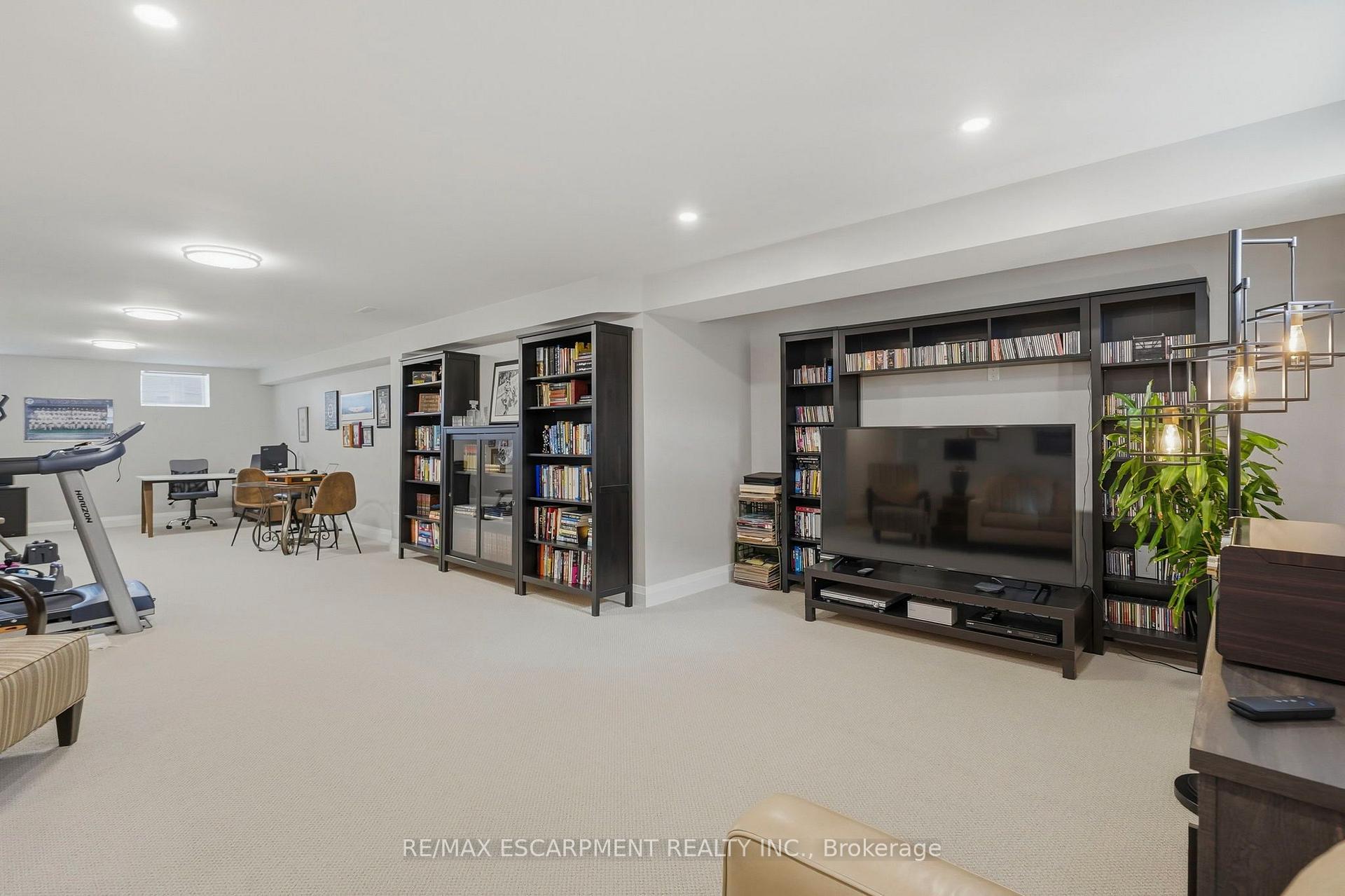 Photo 39 of 15 Saint Anthony Place, Hamilton, Fessenden — HOMEH