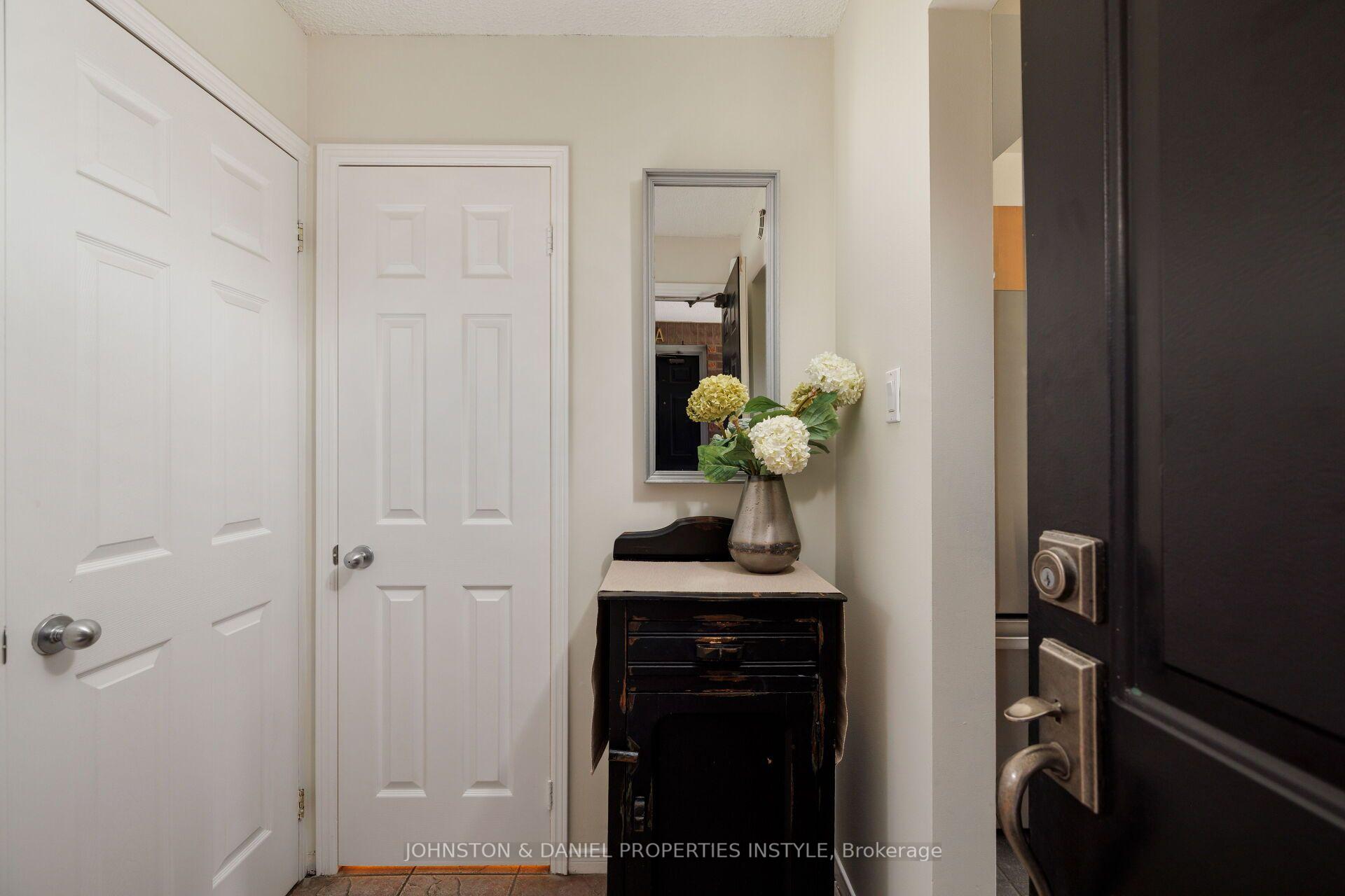 Photo 3 of 911D Adelaide Street W, Toronto, Niagara — HOMEH