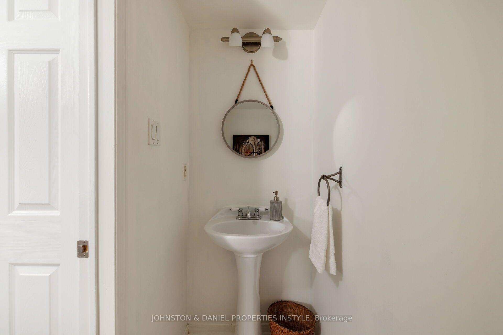 Photo 8 of 911D Adelaide Street W, Toronto, Niagara — HOMEH