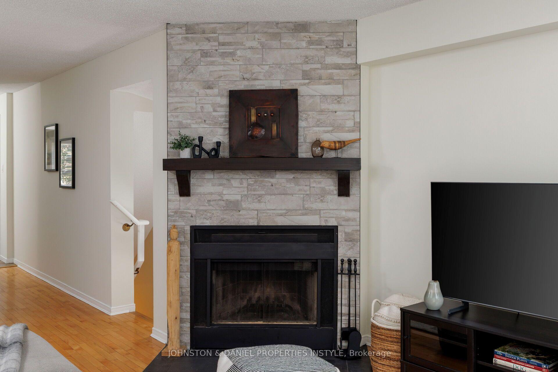 Photo 9 of 911D Adelaide Street W, Toronto, Niagara — HOMEH