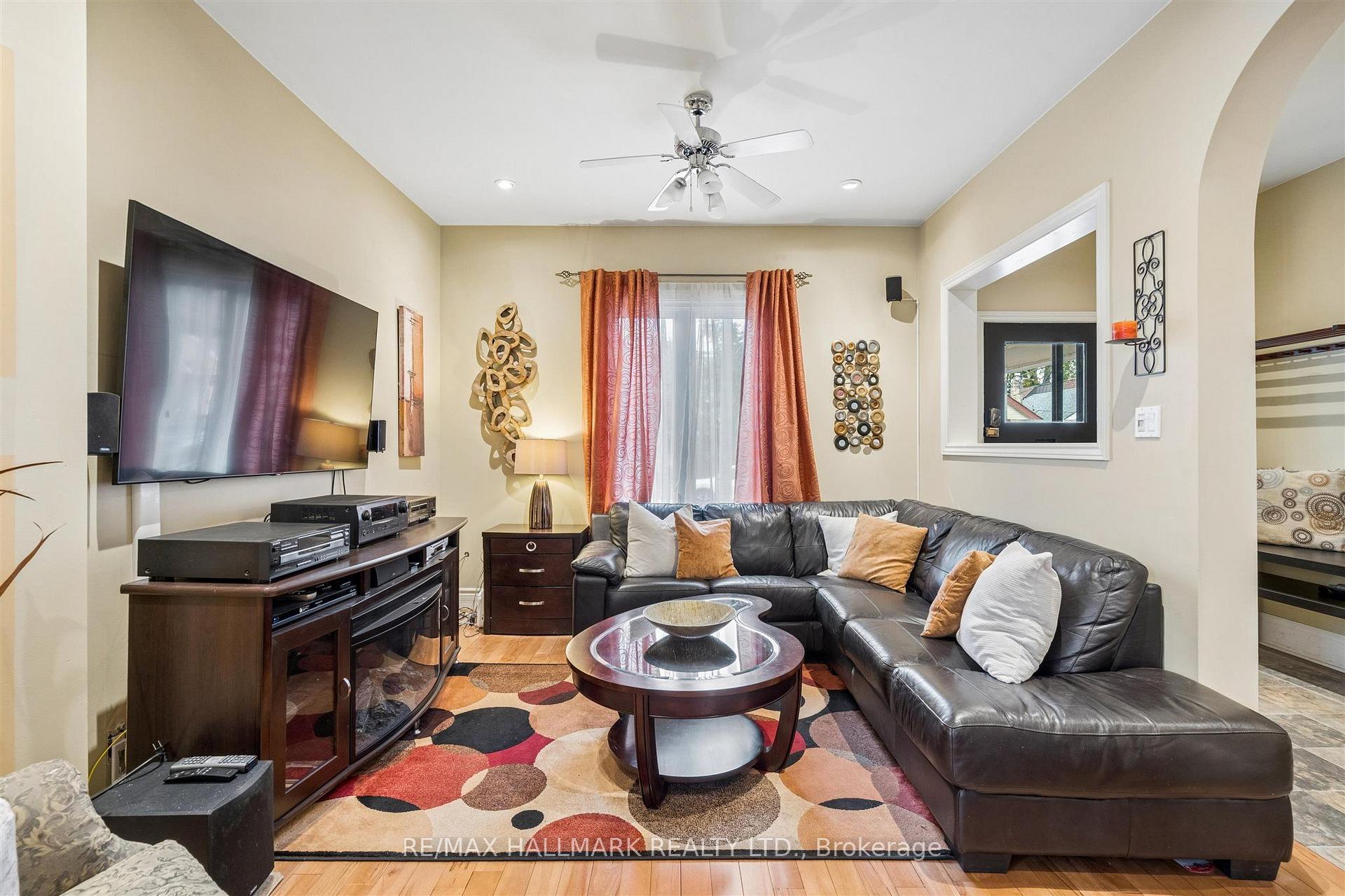 Photo 23 of 9 Savoy Avenue, Toronto, Woodbine-Lumsden — HOMEH