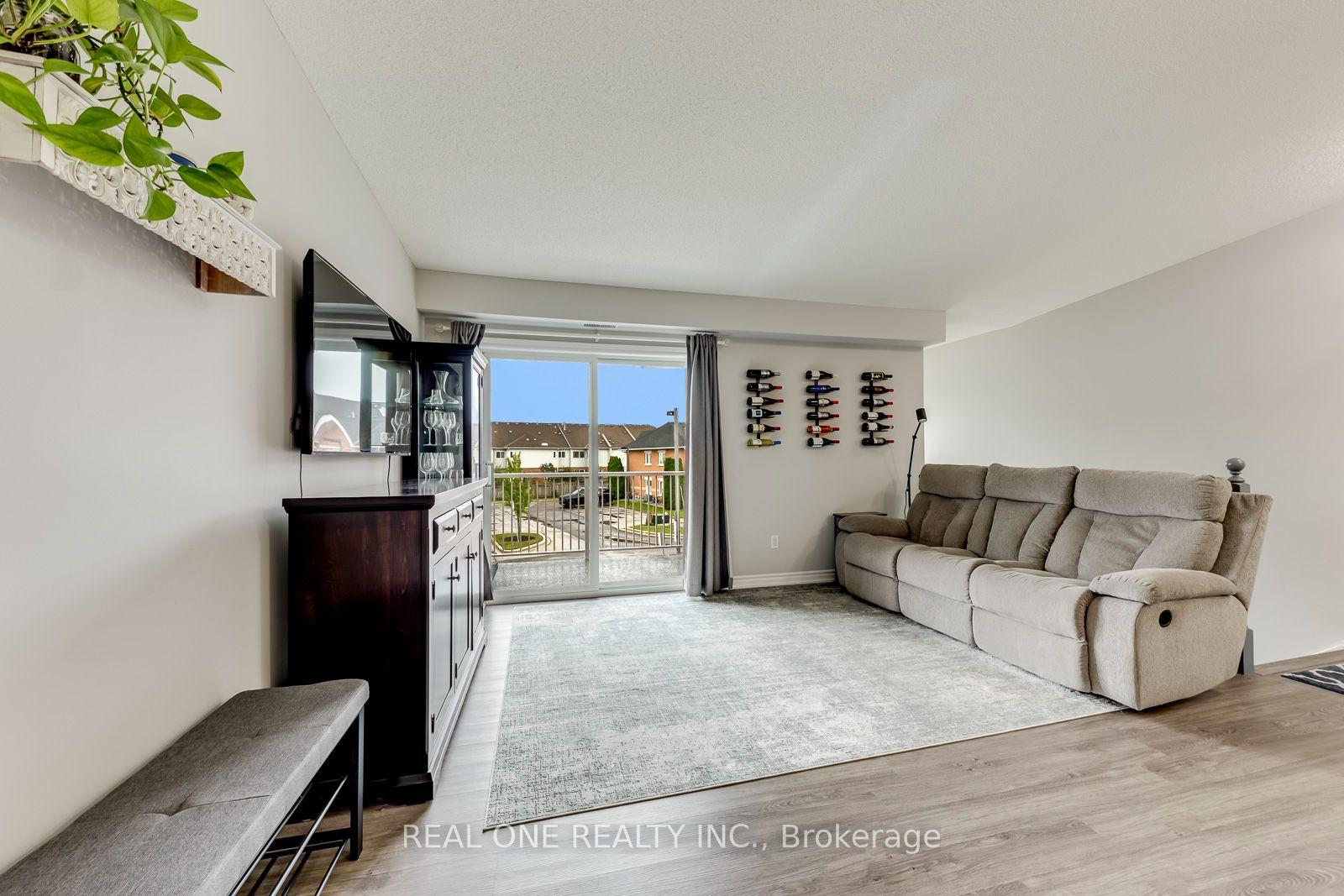 Photo 9 of Unit 707, 1701 Lampman Avenue, Burlington, Uptown — HOMEH