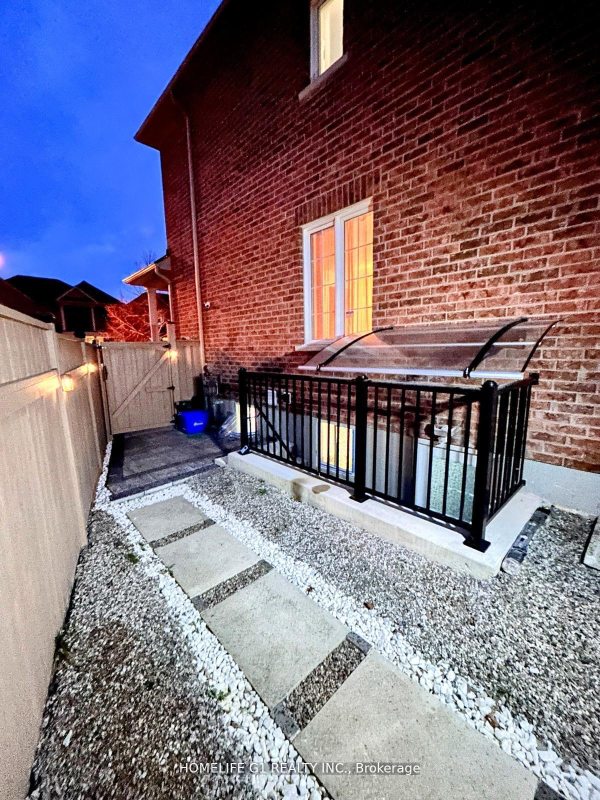 Photo 12 of 45 Dame Gruev Drive, Markham, Greensborough — HOMEH