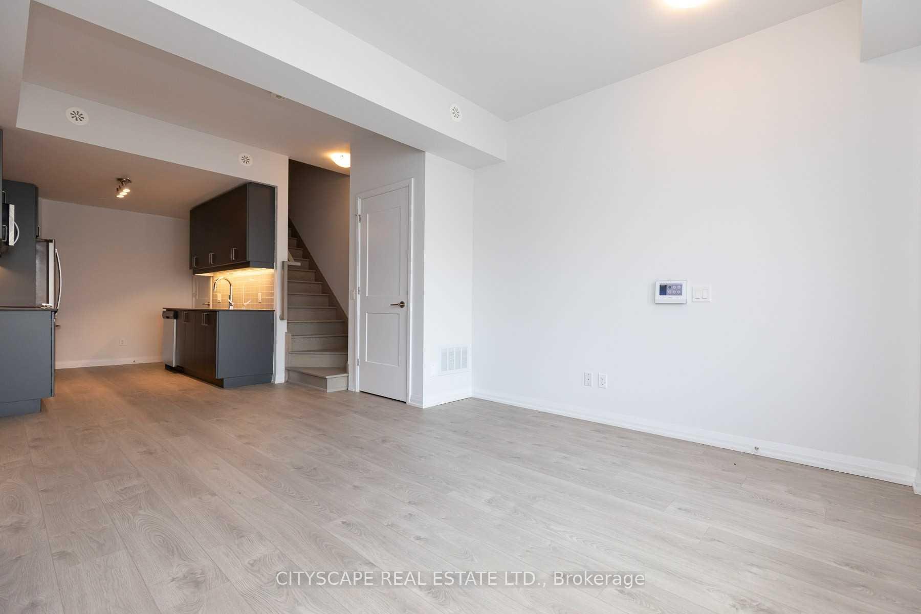 Photo 2 of Unit Th07, 1010 Portage Parkway, Vaughan, Concord — HOMEH