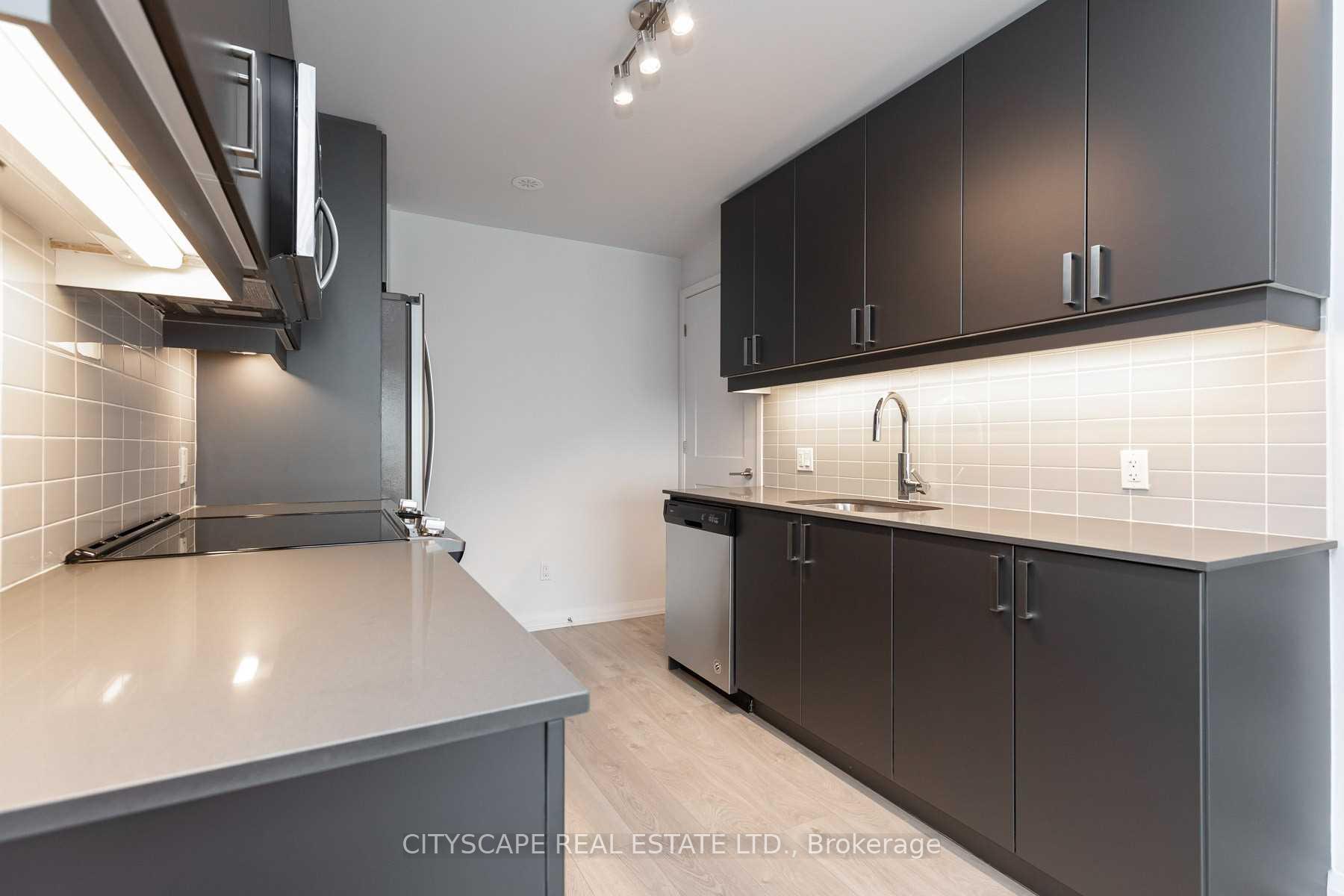 Photo 4 of Unit Th07, 1010 Portage Parkway, Vaughan, Concord — HOMEH