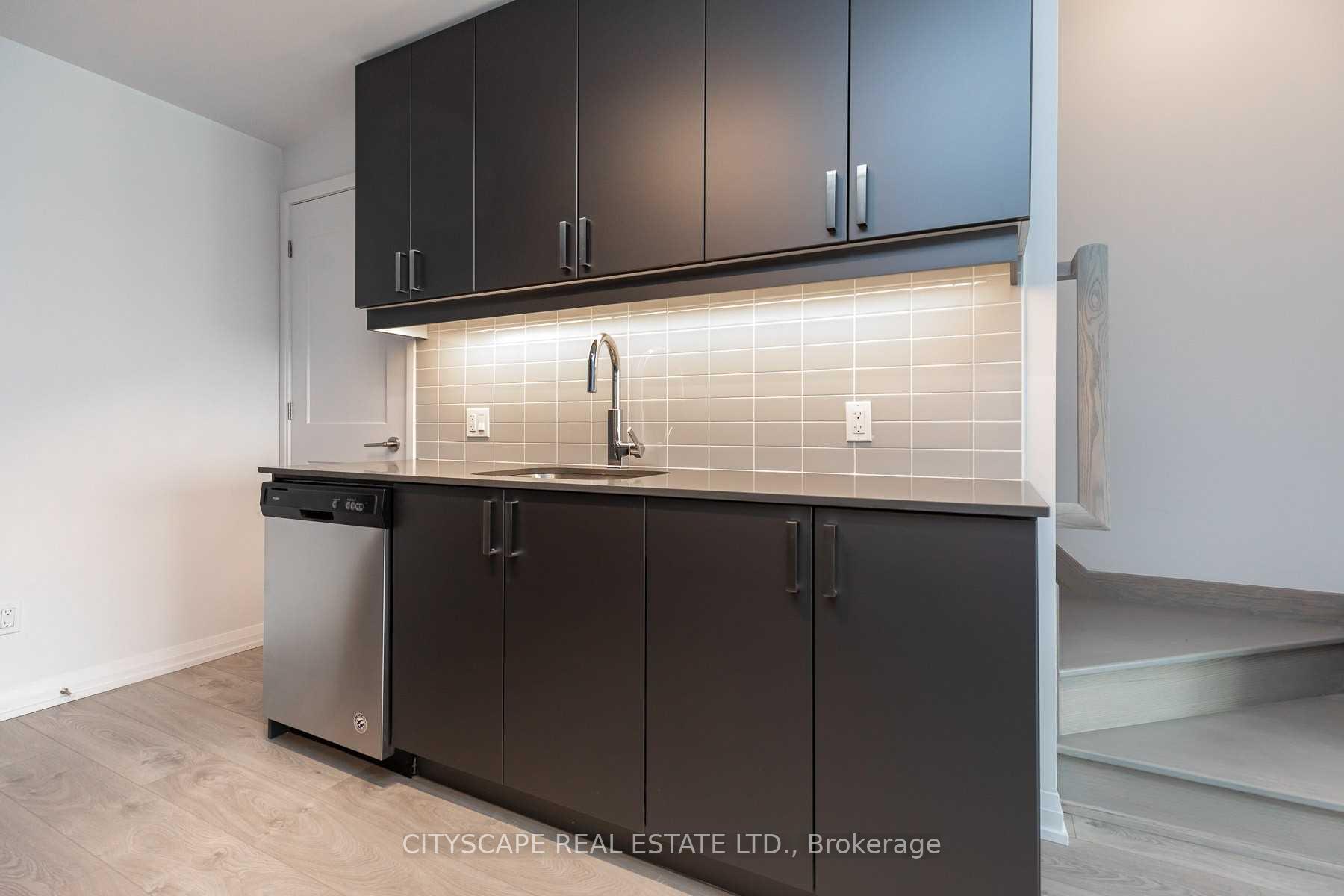 Photo 5 of Unit Th07, 1010 Portage Parkway, Vaughan, Concord — HOMEH