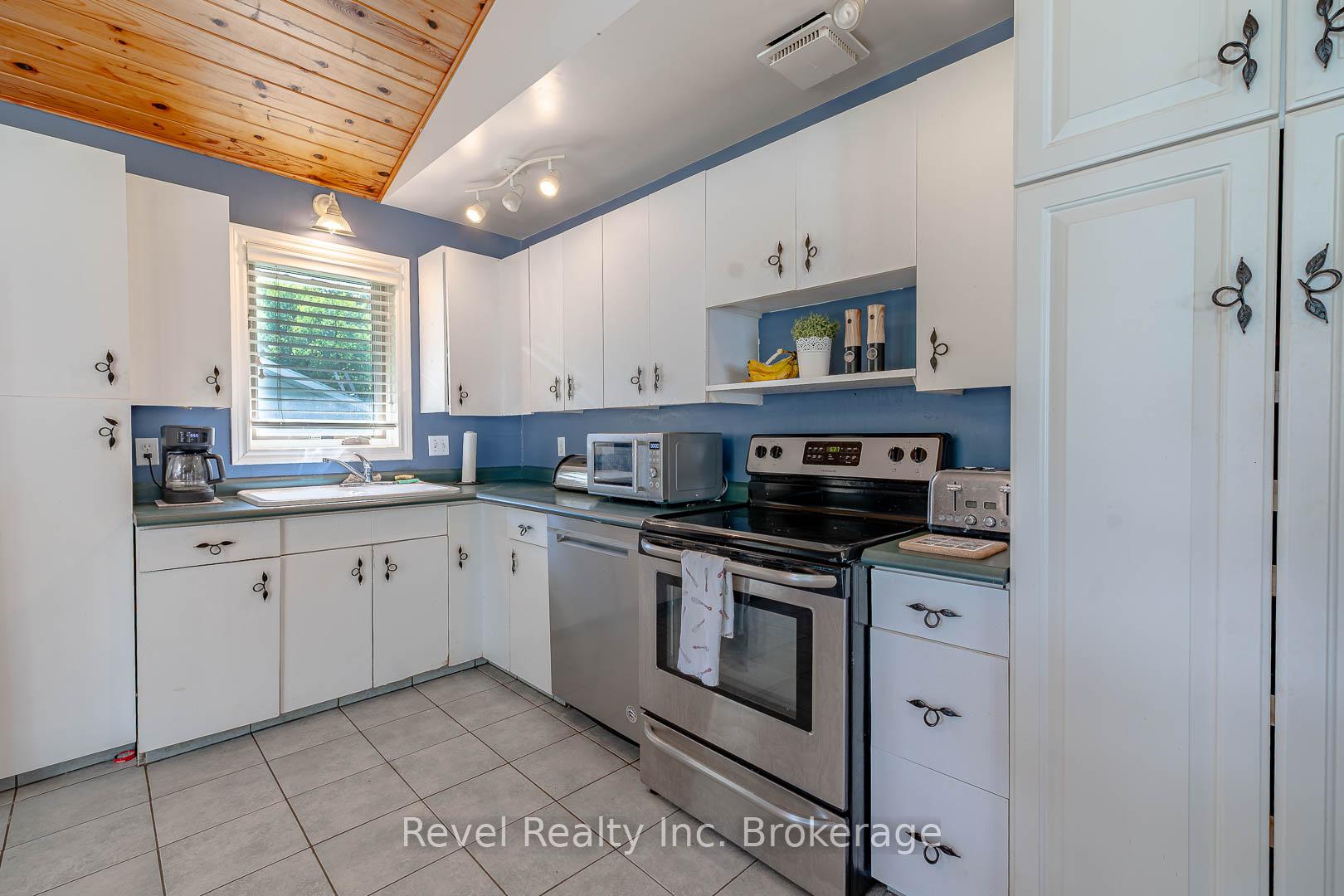 Photo 11 of 36 Tebby Boulevard, South River — HOMEH